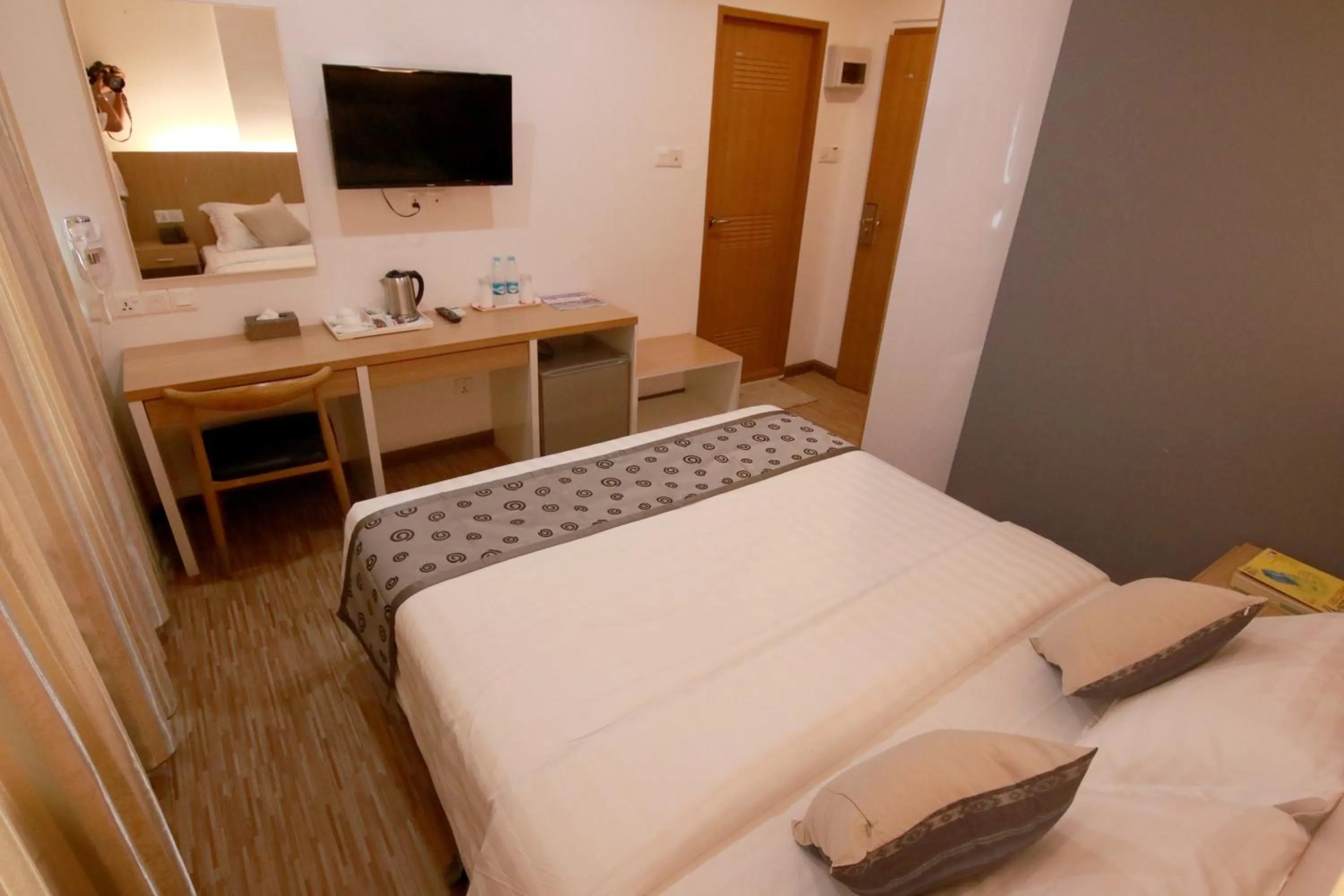 Bedroom in Botahtaung Hotel