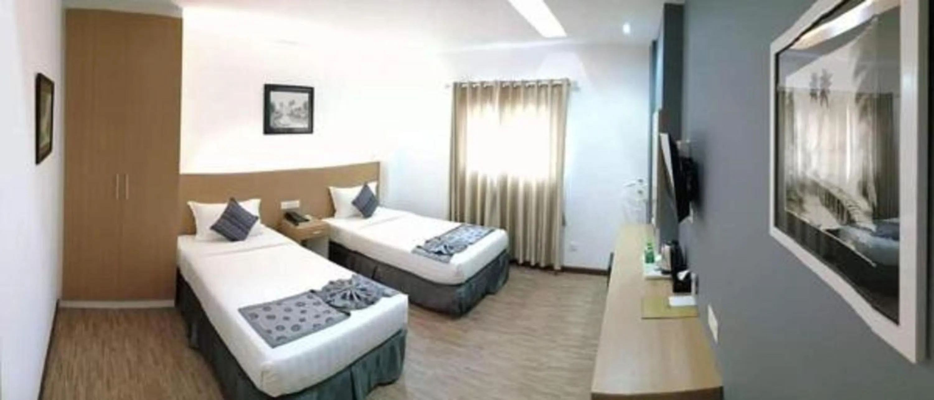 Bedroom in Botahtaung Hotel