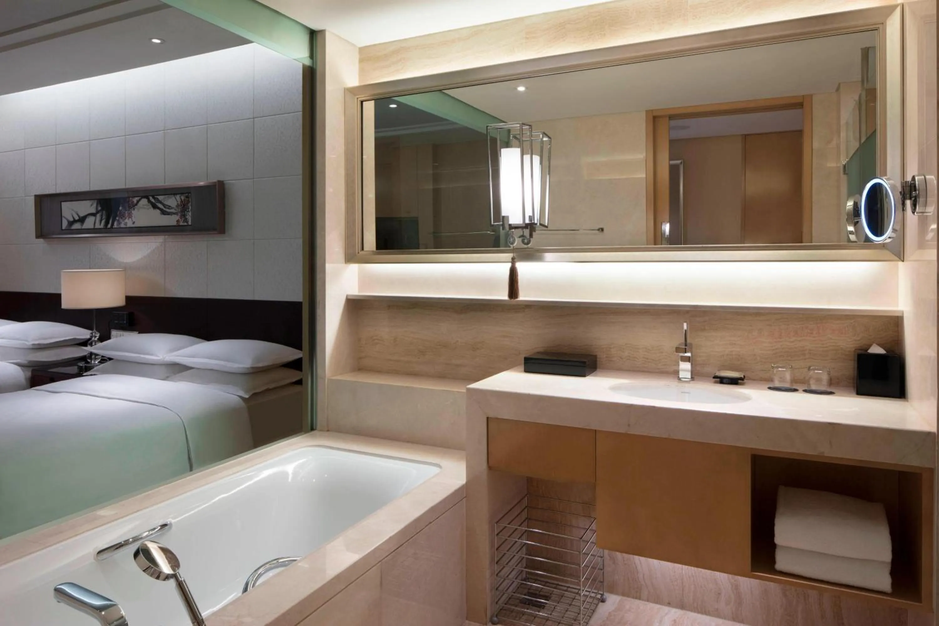 Bathroom, Bed in Sheraton Wuxi Binhu Hotel