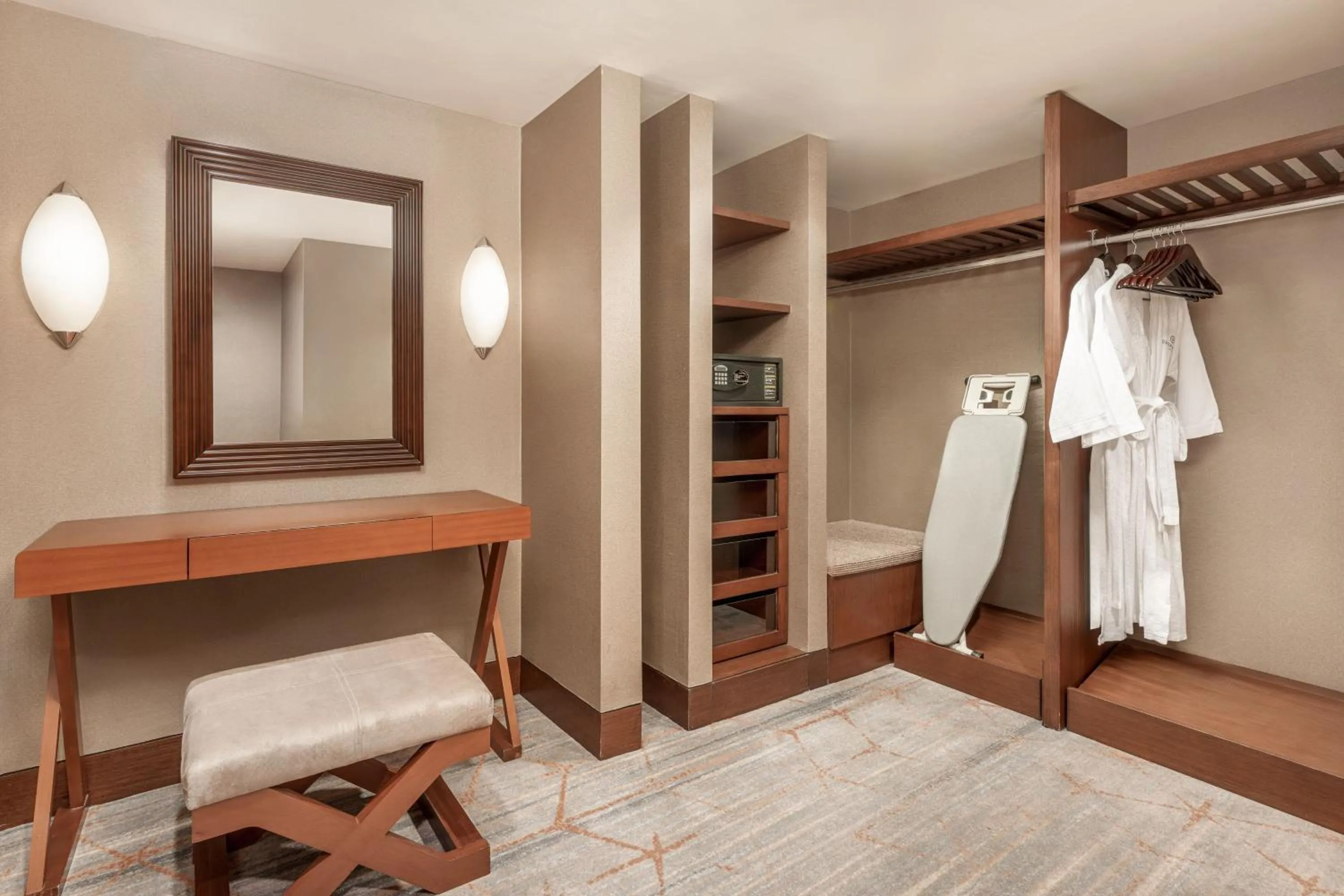 Bedroom, Bed in Sheraton Xiamen Hotel