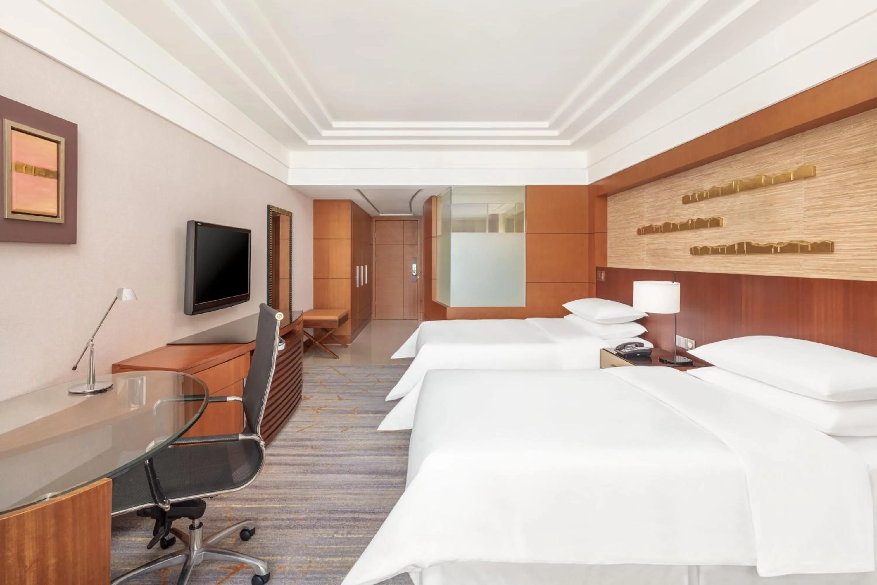 Photo of the whole room, Bed in Sheraton Xiamen Hotel