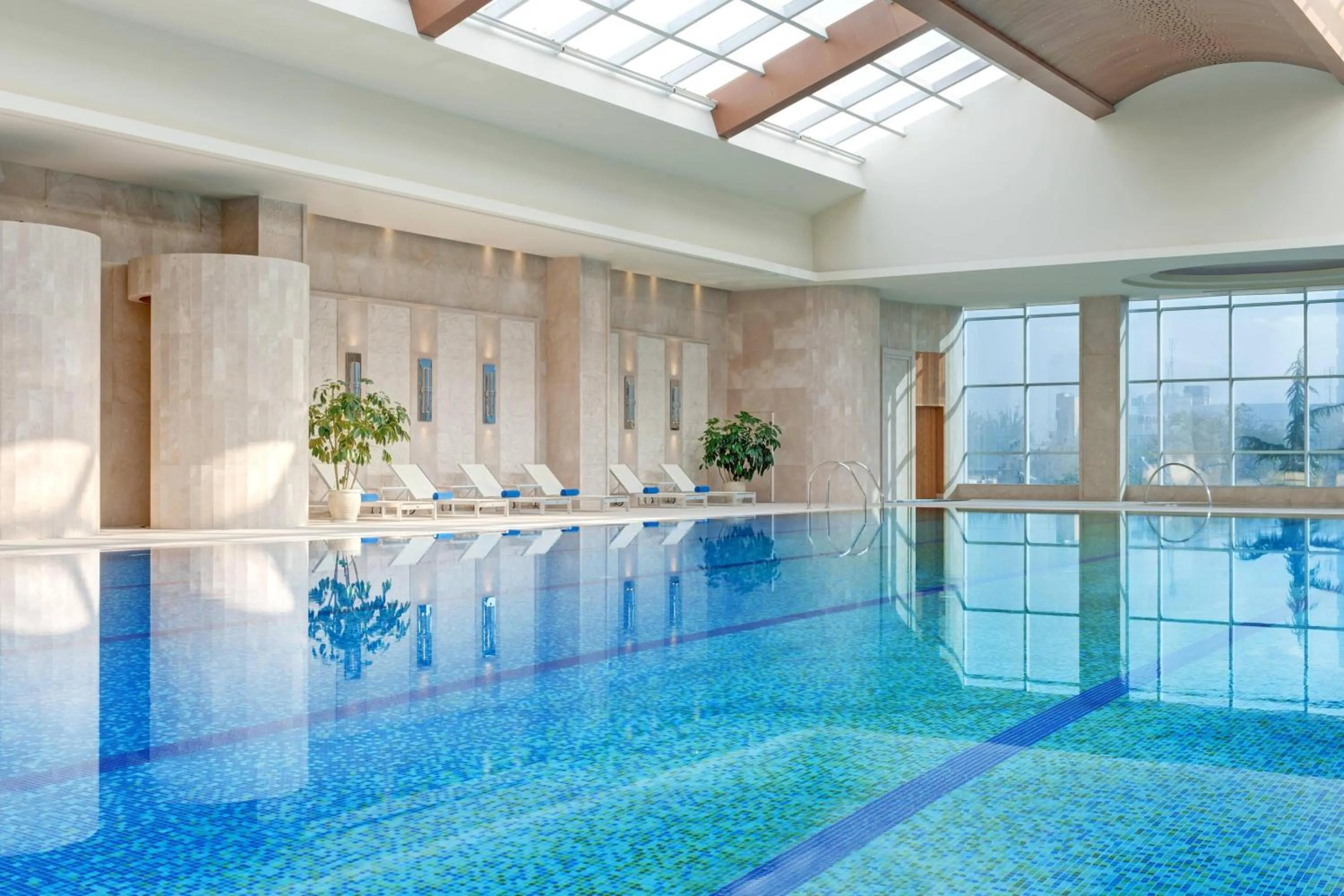 Swimming pool in Sheraton Xi'an Hotel