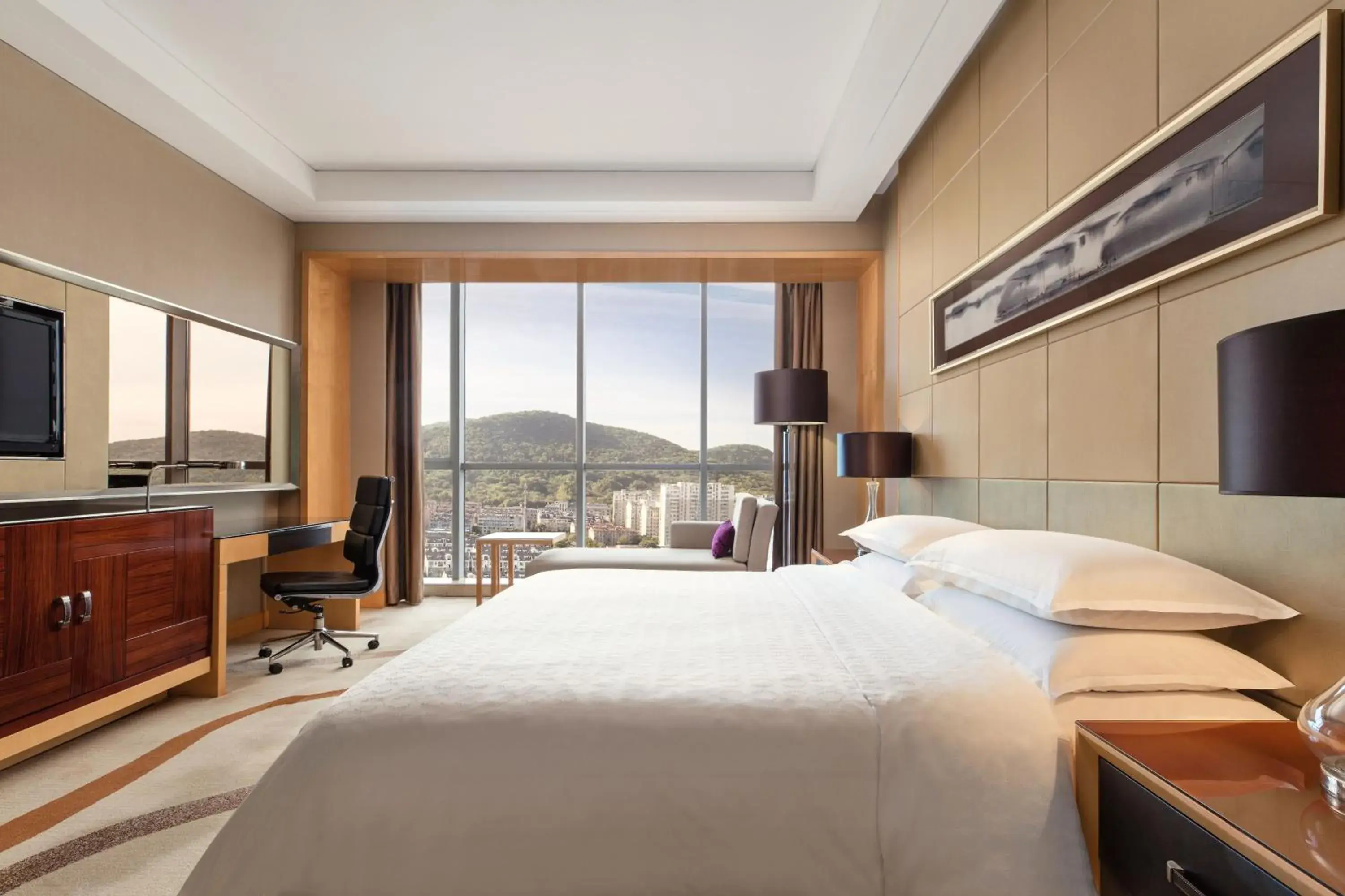 Deluxe King Room in Sheraton Zhenjiang Hotel Deluxe King Room in Sheraton Zhenjiang Hotel