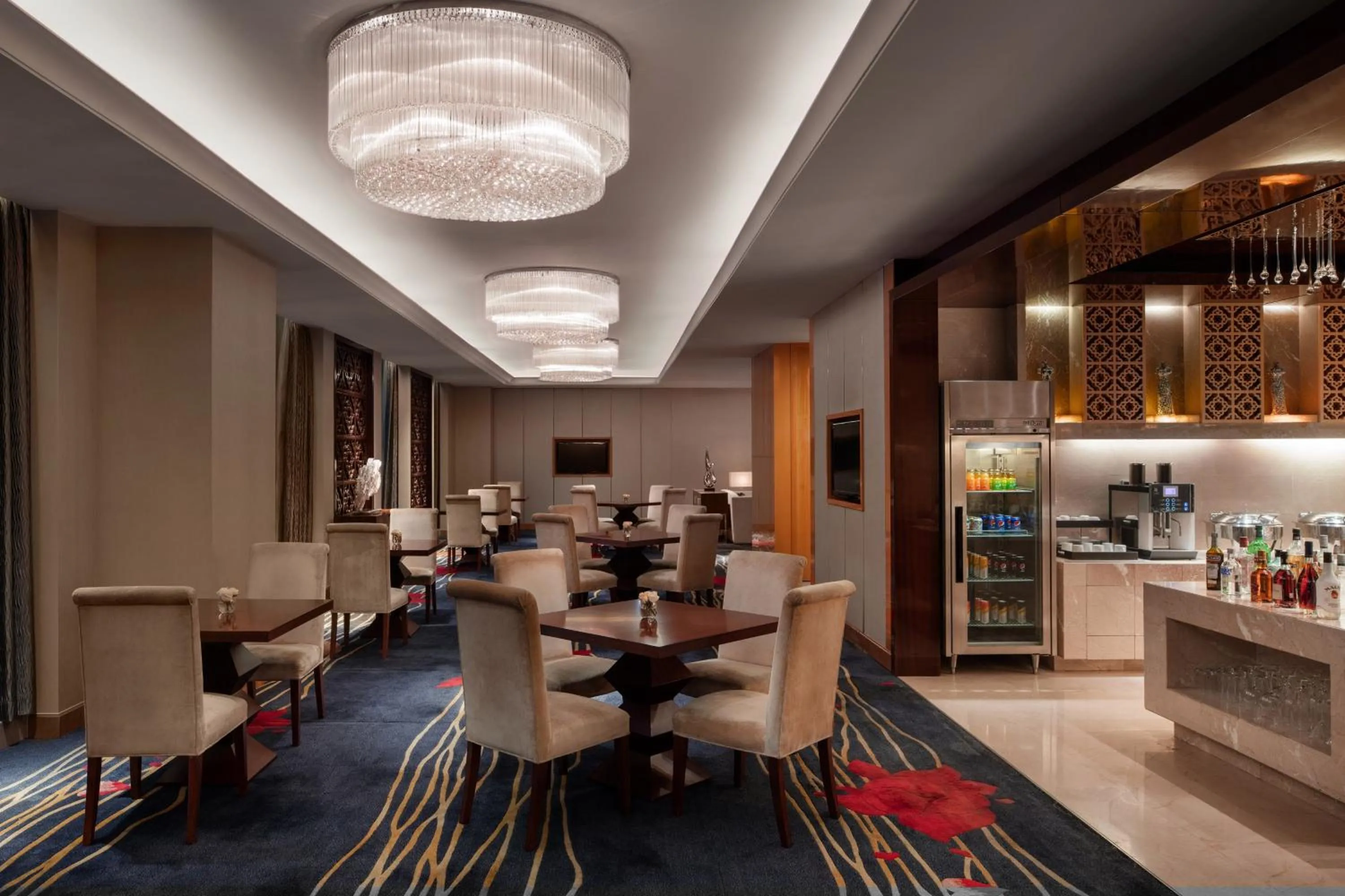 Lounge or bar in Sheraton Zhenjiang Hotel