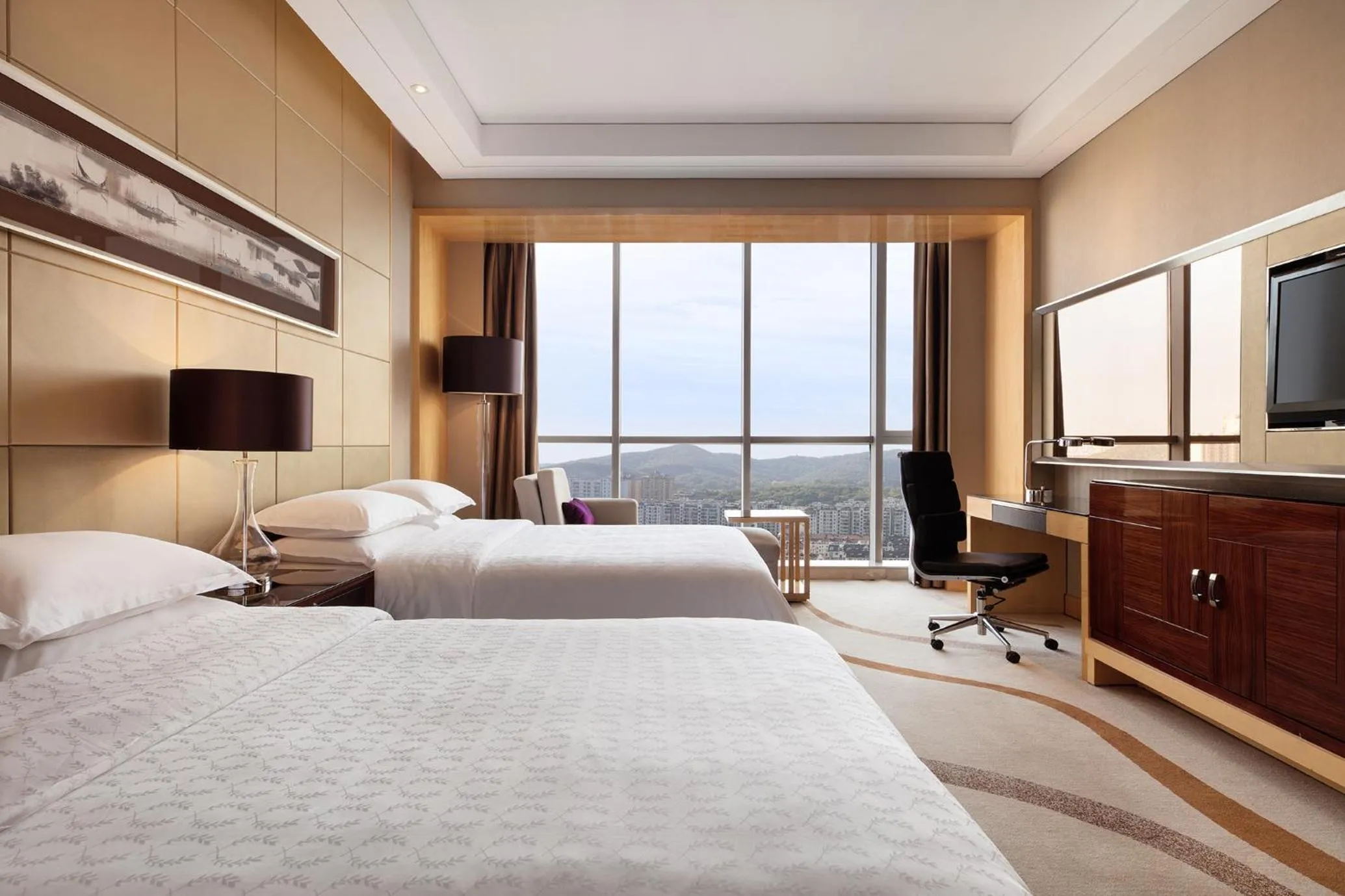 Bed in Sheraton Zhenjiang Hotel