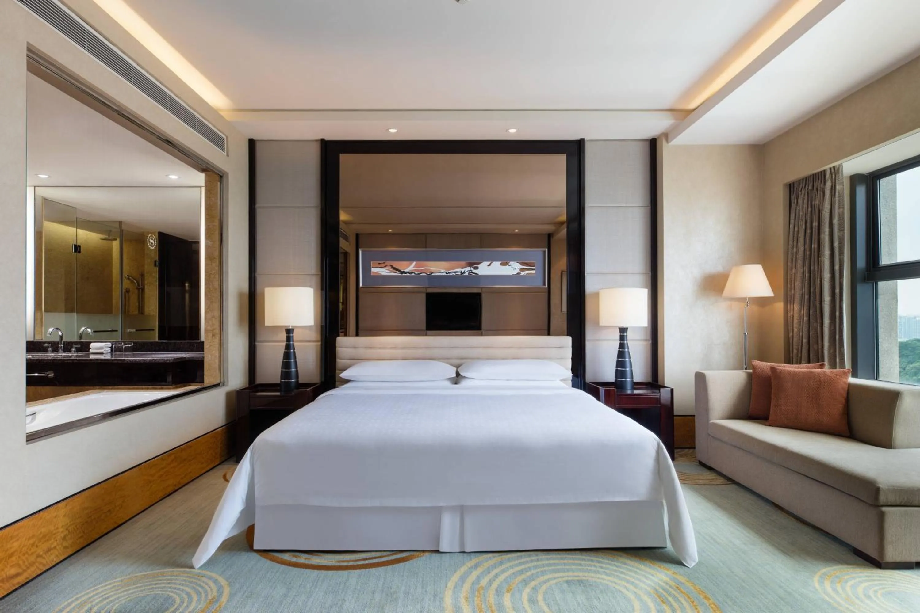 Photo of the whole room, Bed in Sheraton Zhongshan Hotel