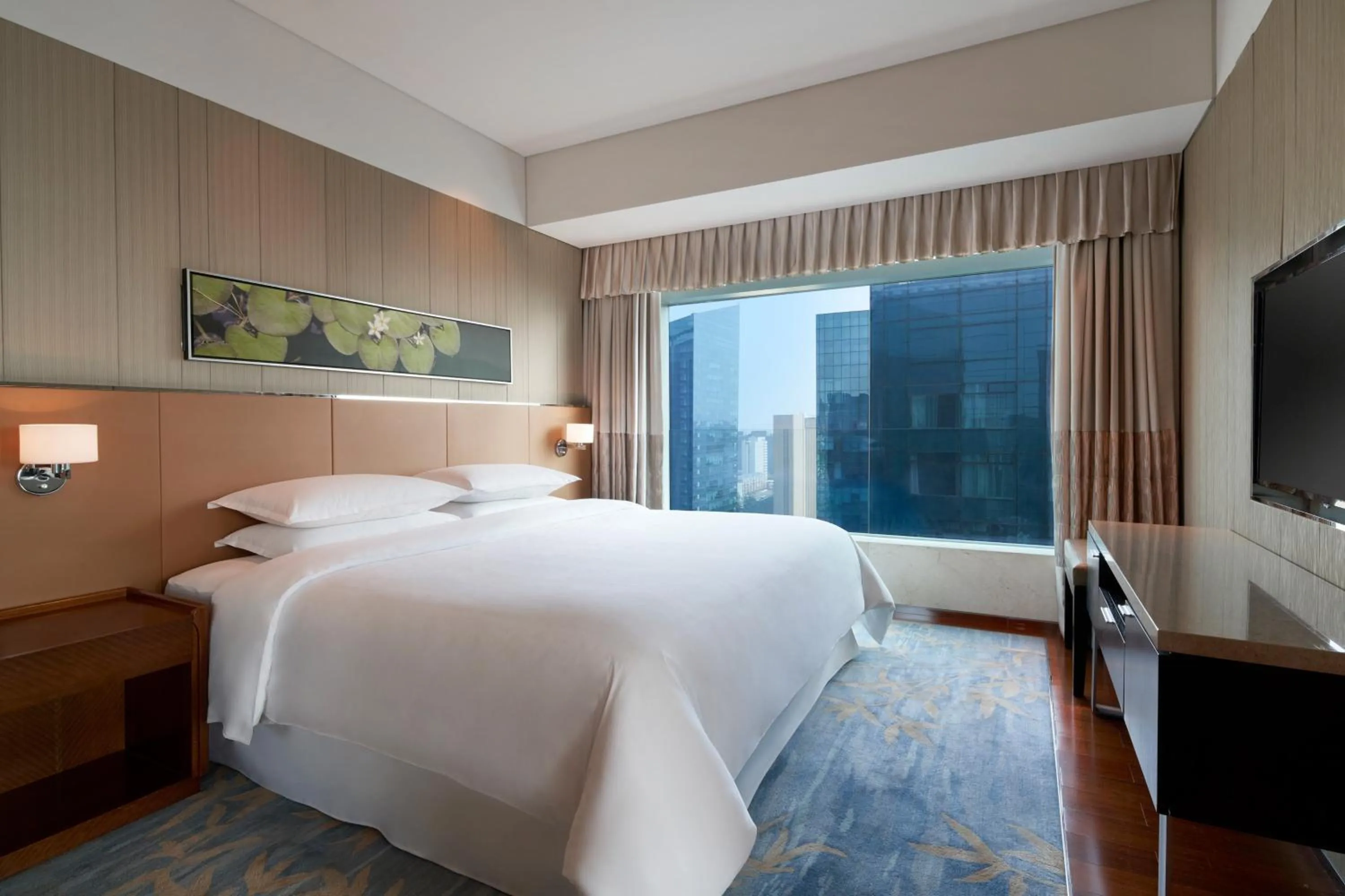 Bedroom, Bed in Sheraton Grand Beijing Dongcheng Hotel