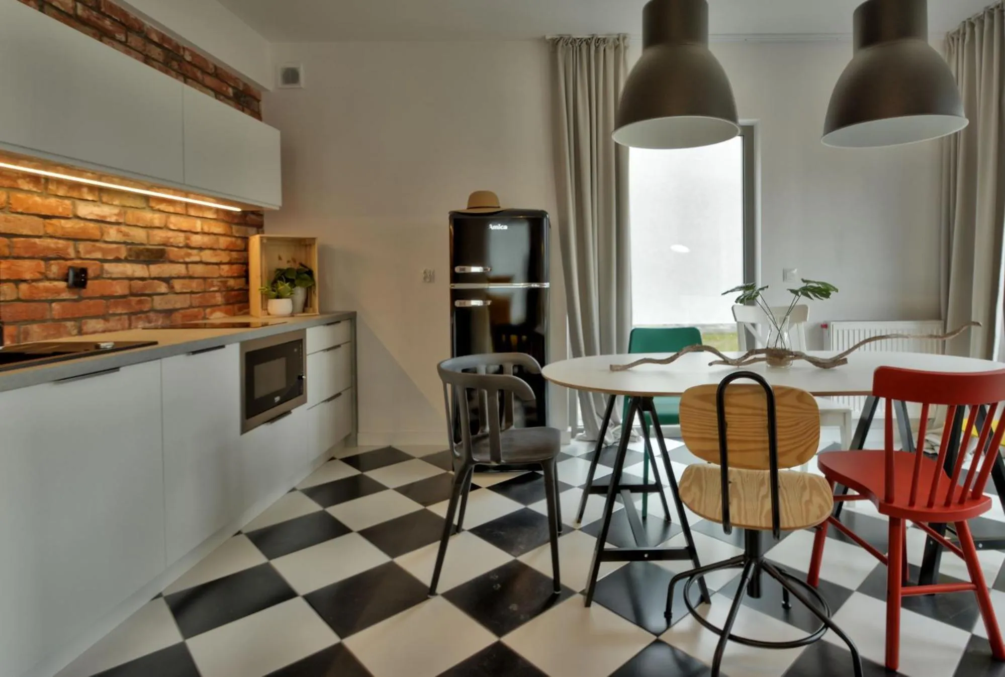 Kitchen or kitchenette in KOMFORTOWE DOMKI Brzozowa Przystań nad morzem we Władysławowie