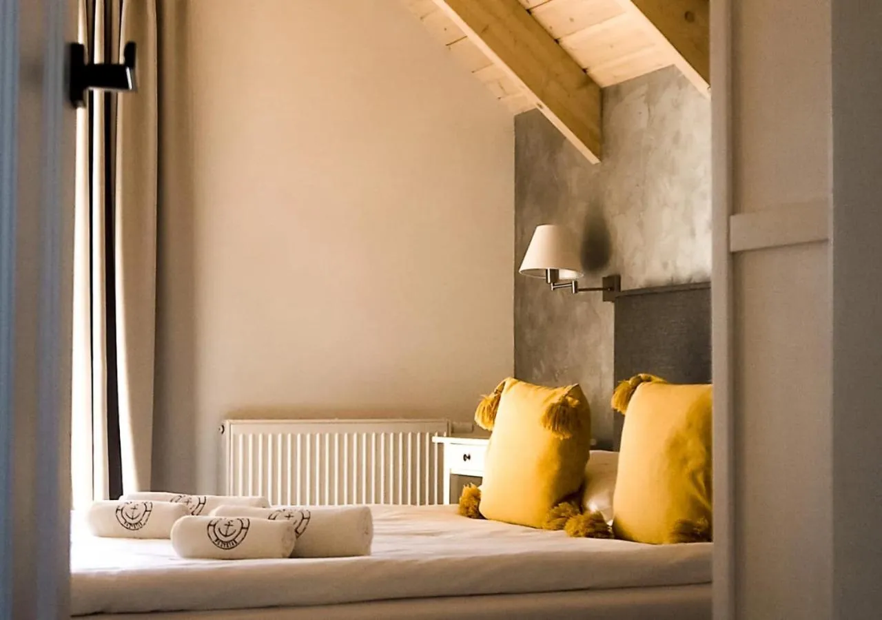 Bathroom, Bed in KOMFORTOWE DOMKI Brzozowa Przystań nad morzem we Władysławowie