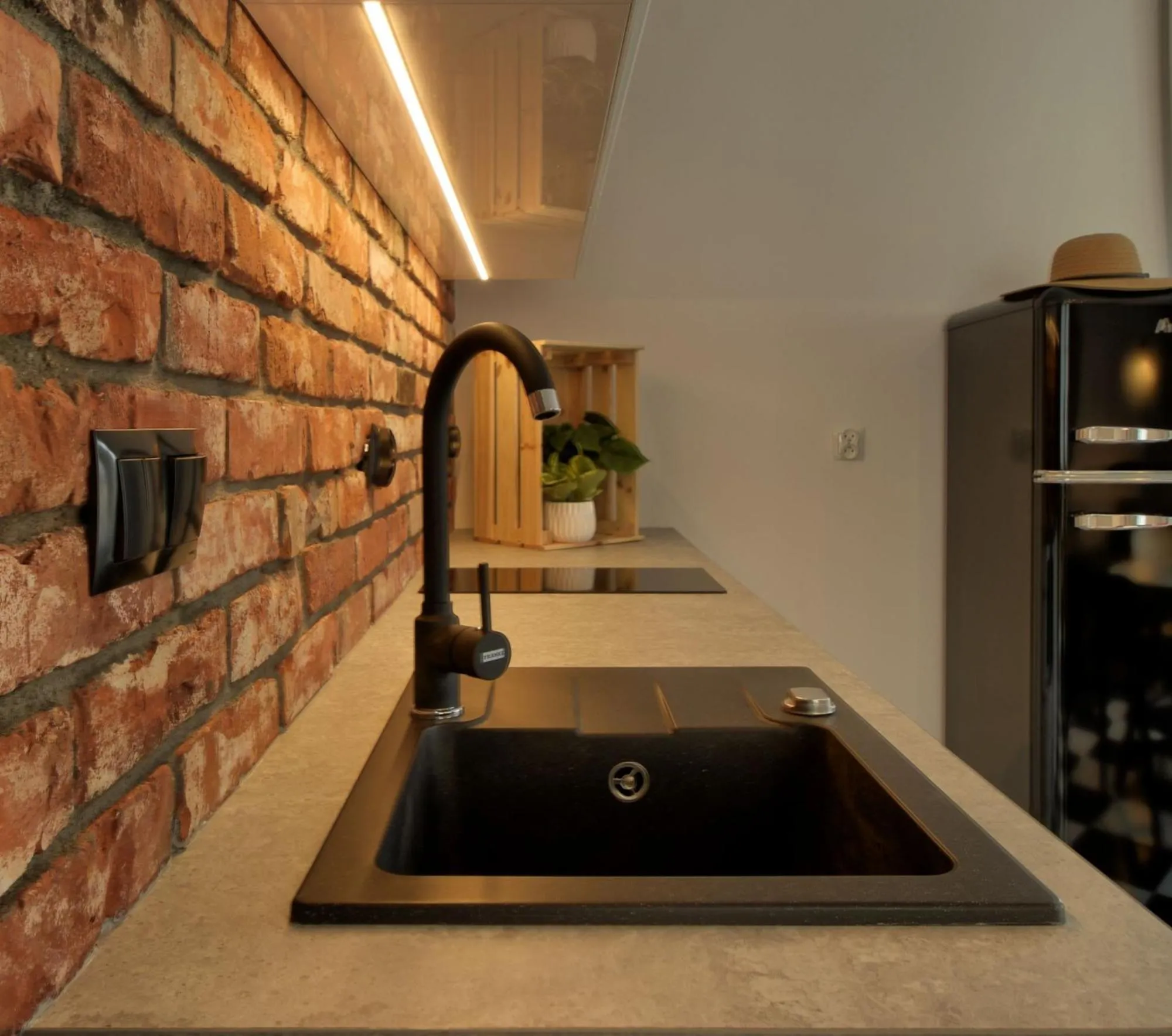 Kitchen or kitchenette in KOMFORTOWE DOMKI Brzozowa Przystań nad morzem we Władysławowie