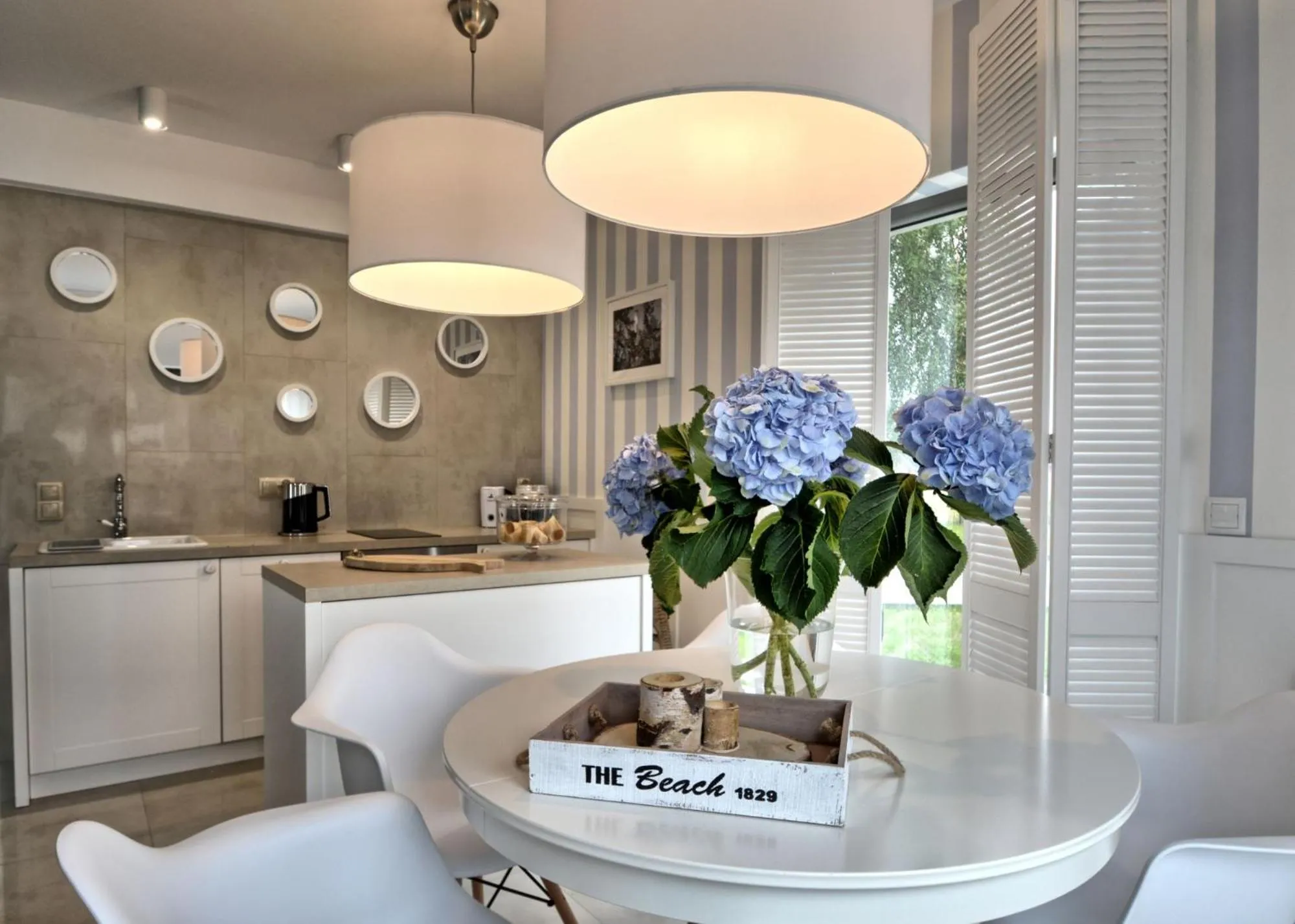 Kitchen or kitchenette in KOMFORTOWE DOMKI Brzozowa Przystań nad morzem we Władysławowie