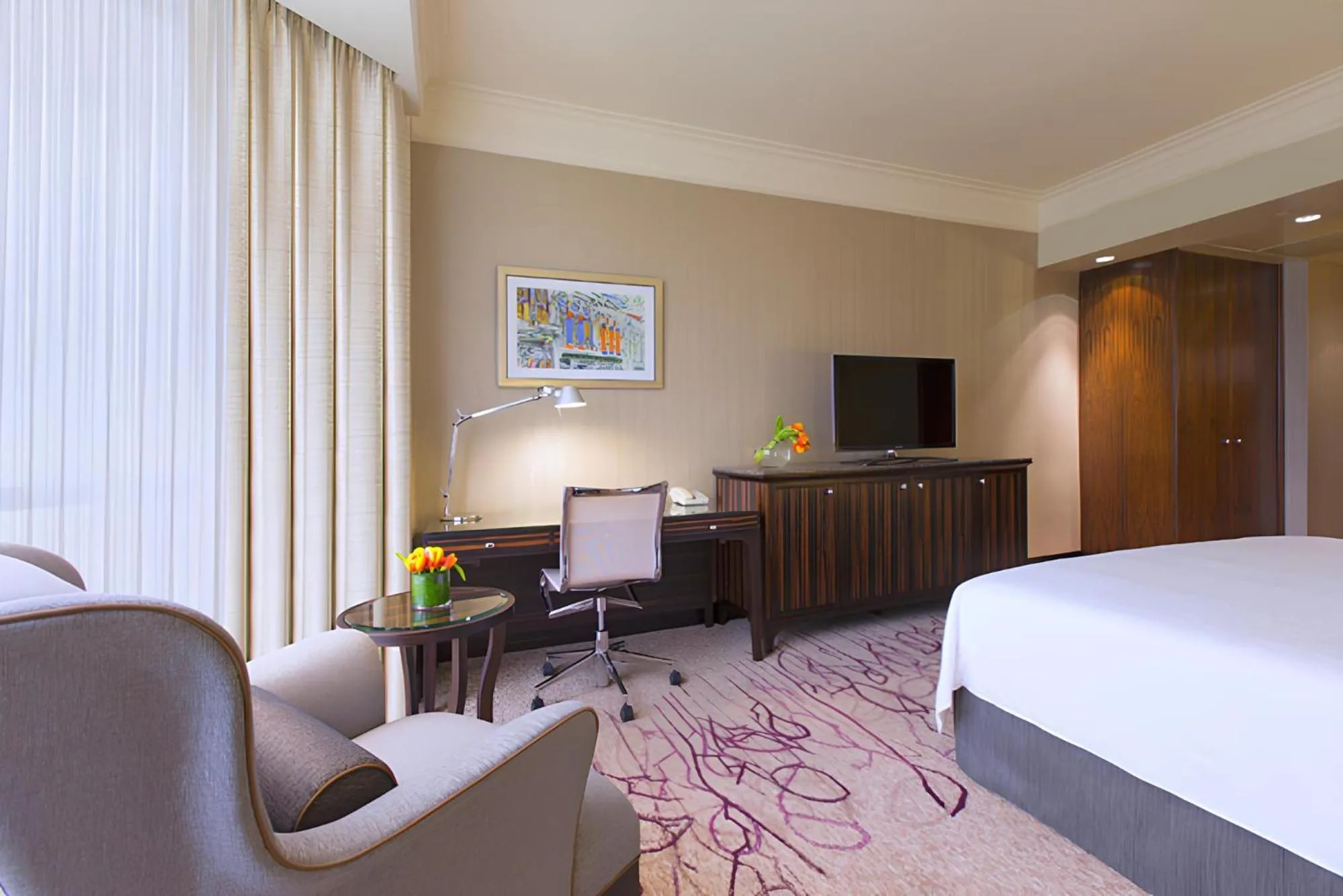 Bedroom, Bed in Sheraton Towers Singapore Hotel