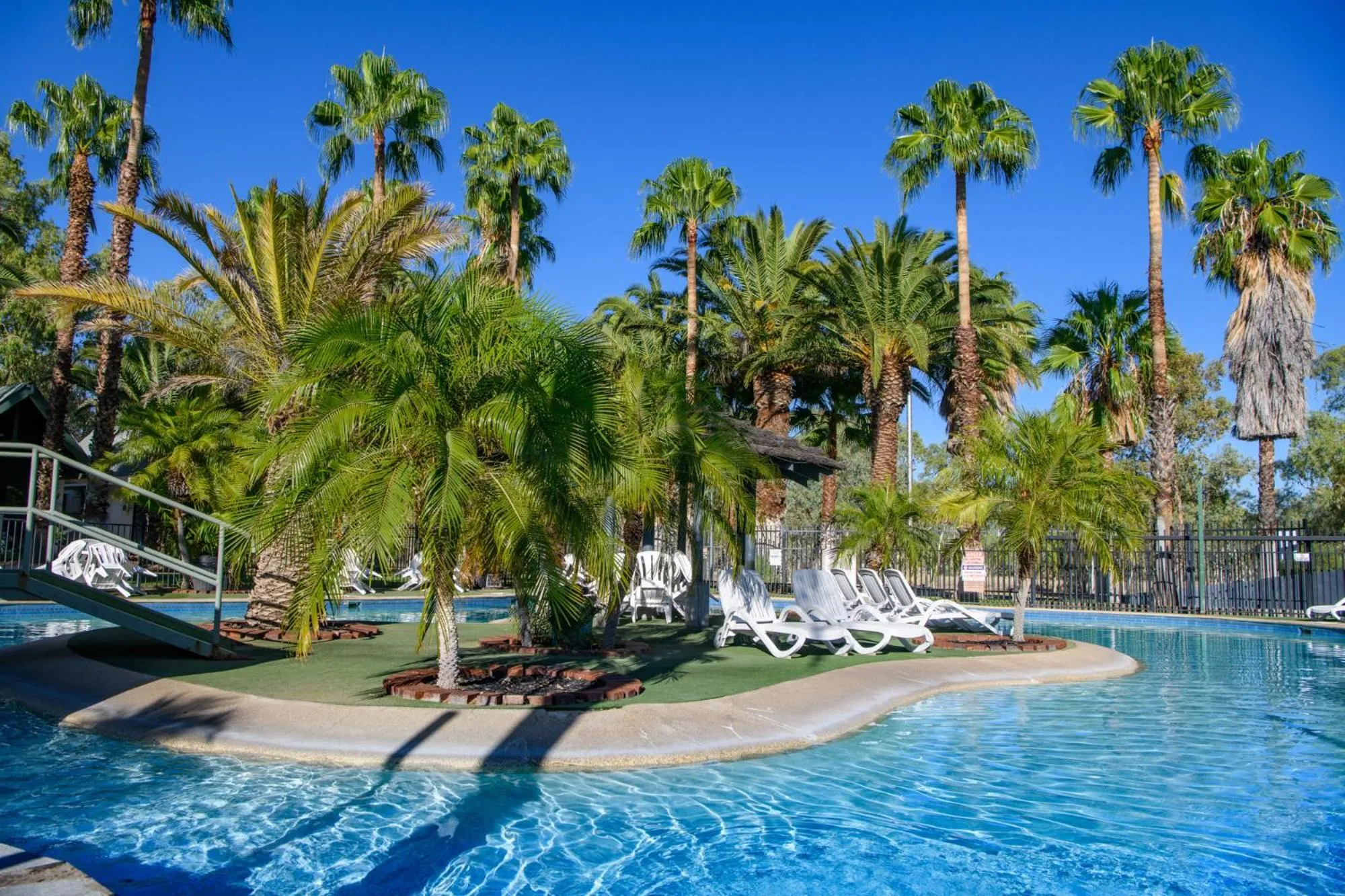 Swimming pool in Desert Palms Alice Springs