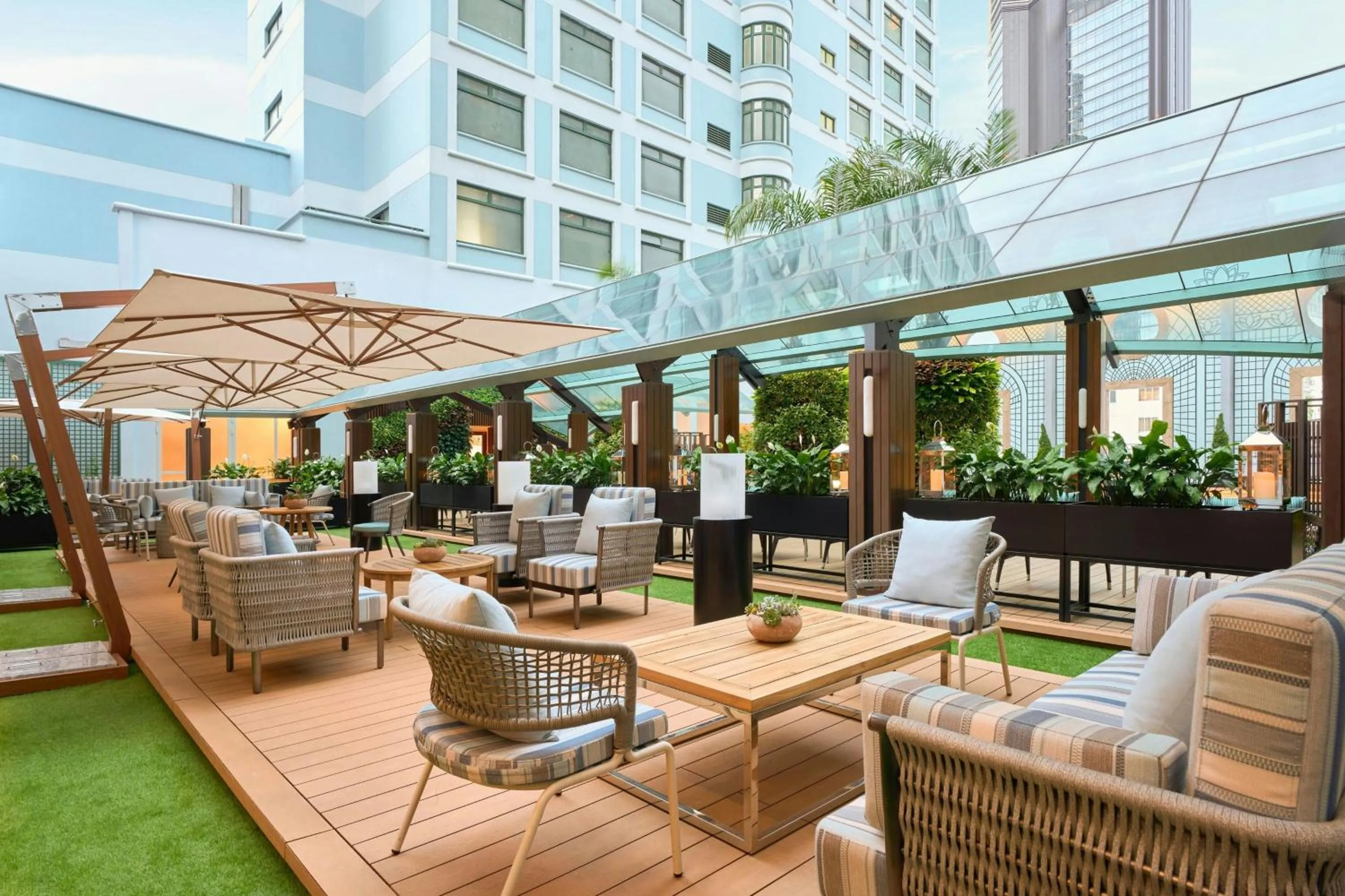 Lounge or bar in Sheraton Saigon Grand Opera Hotel