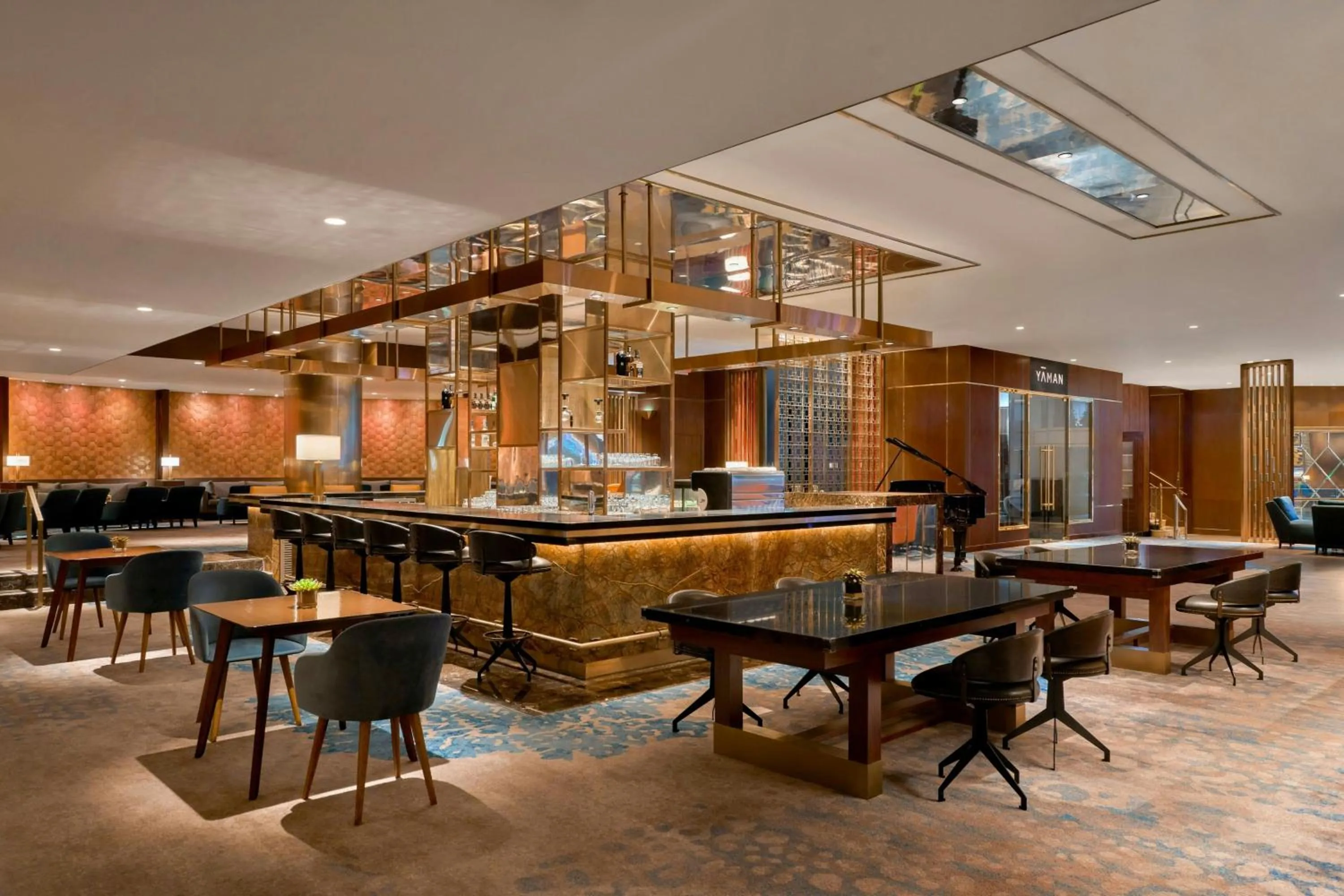 Lounge or bar in Sheraton Saigon Grand Opera Hotel