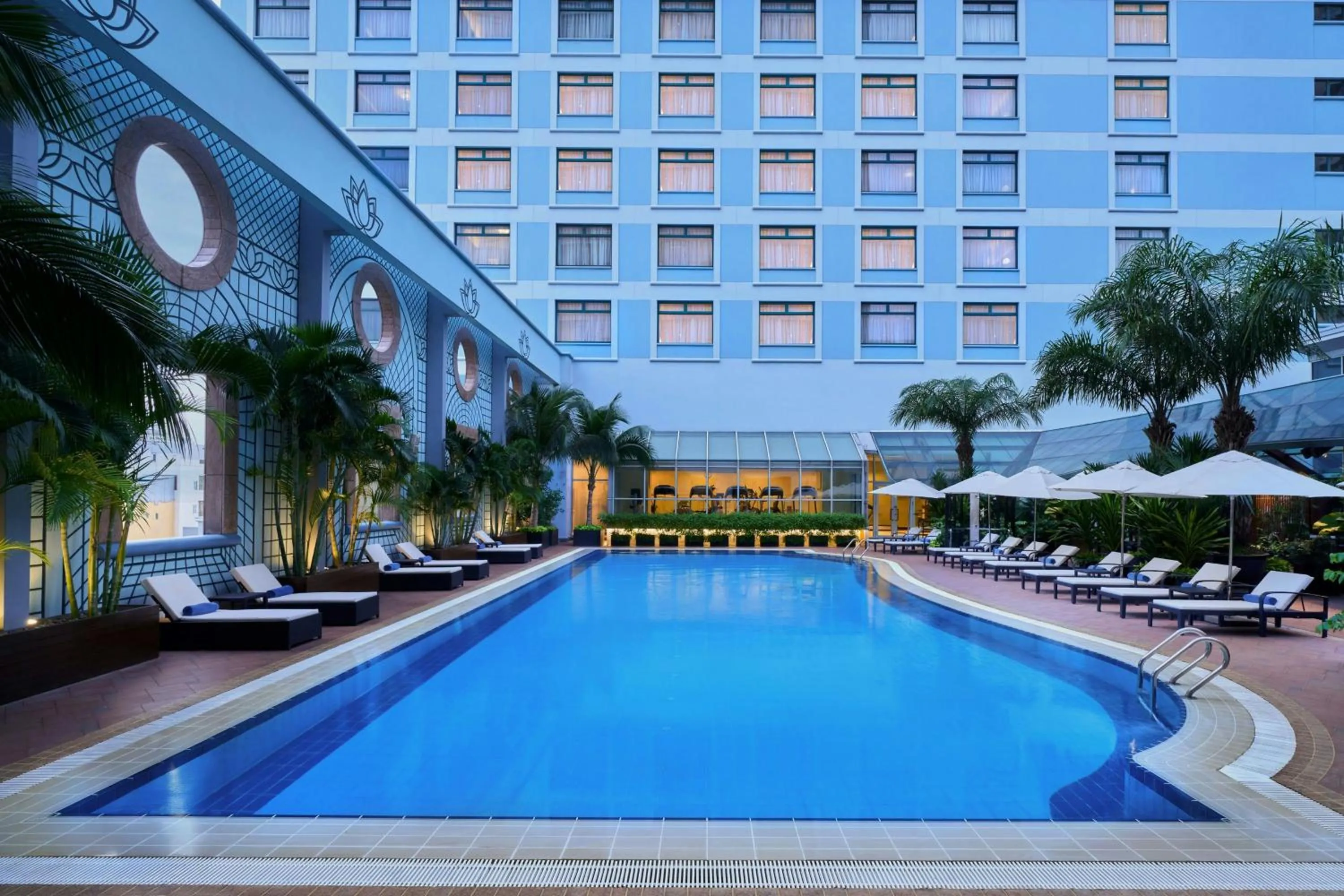 Swimming pool in Sheraton Saigon Grand Opera Hotel
