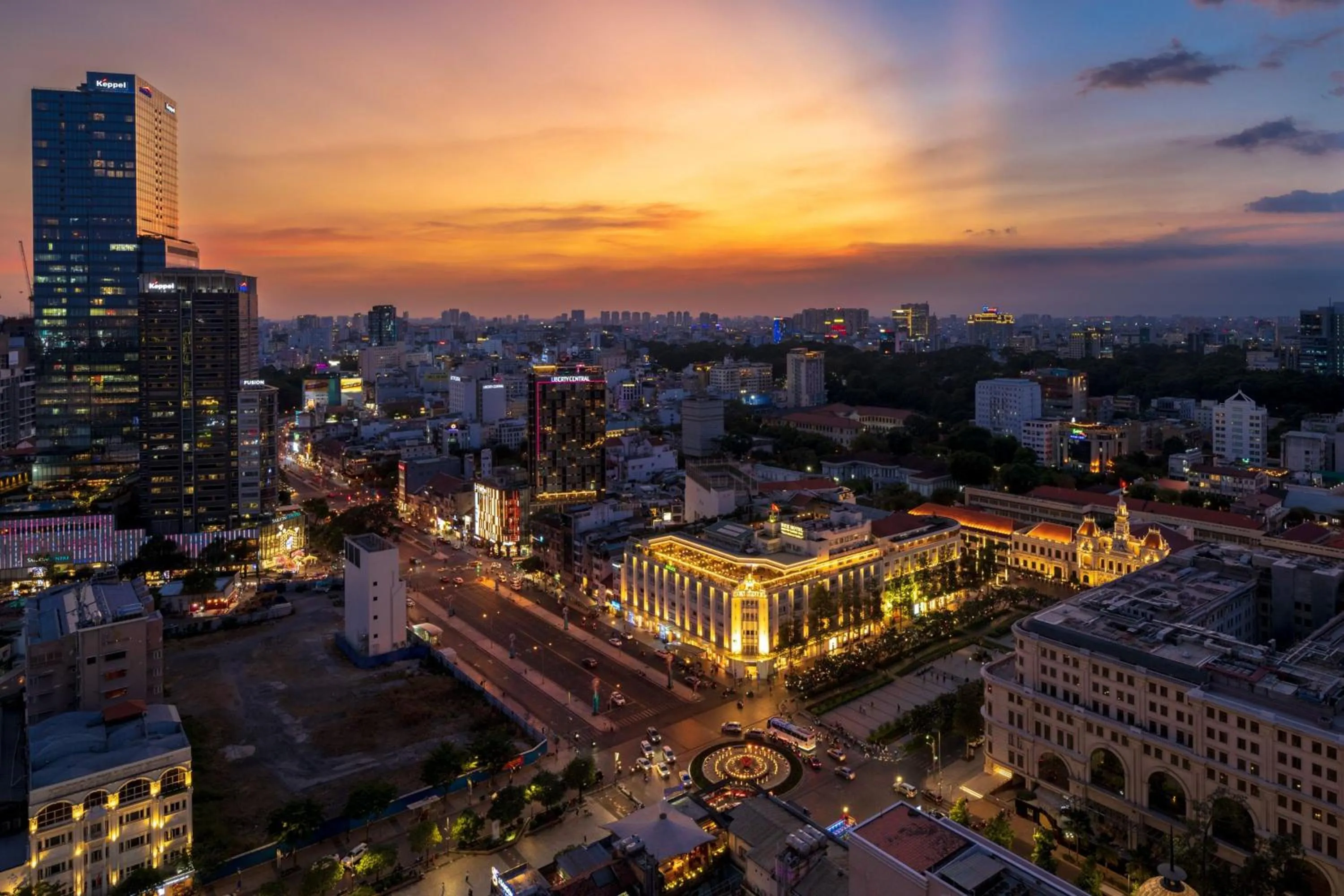 Lounge or bar in Sheraton Saigon Grand Opera Hotel