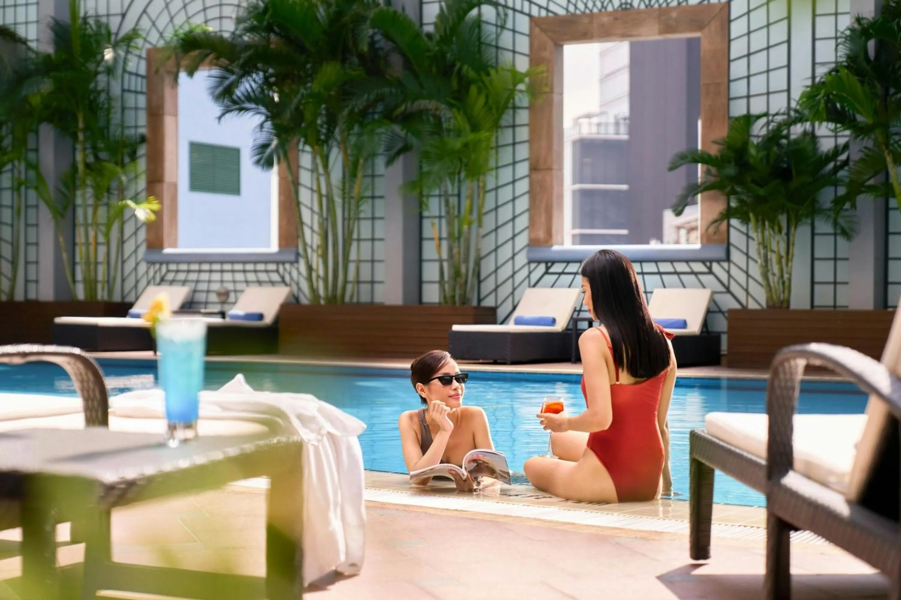 Swimming pool in Sheraton Saigon Grand Opera Hotel