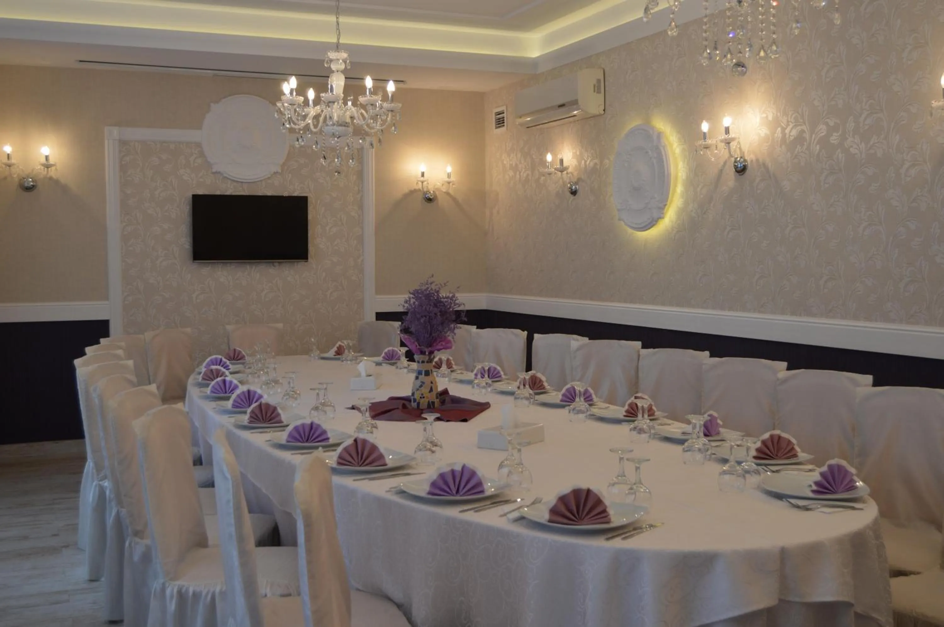 Restaurant/places to eat in Hotel Bulevard Prestige