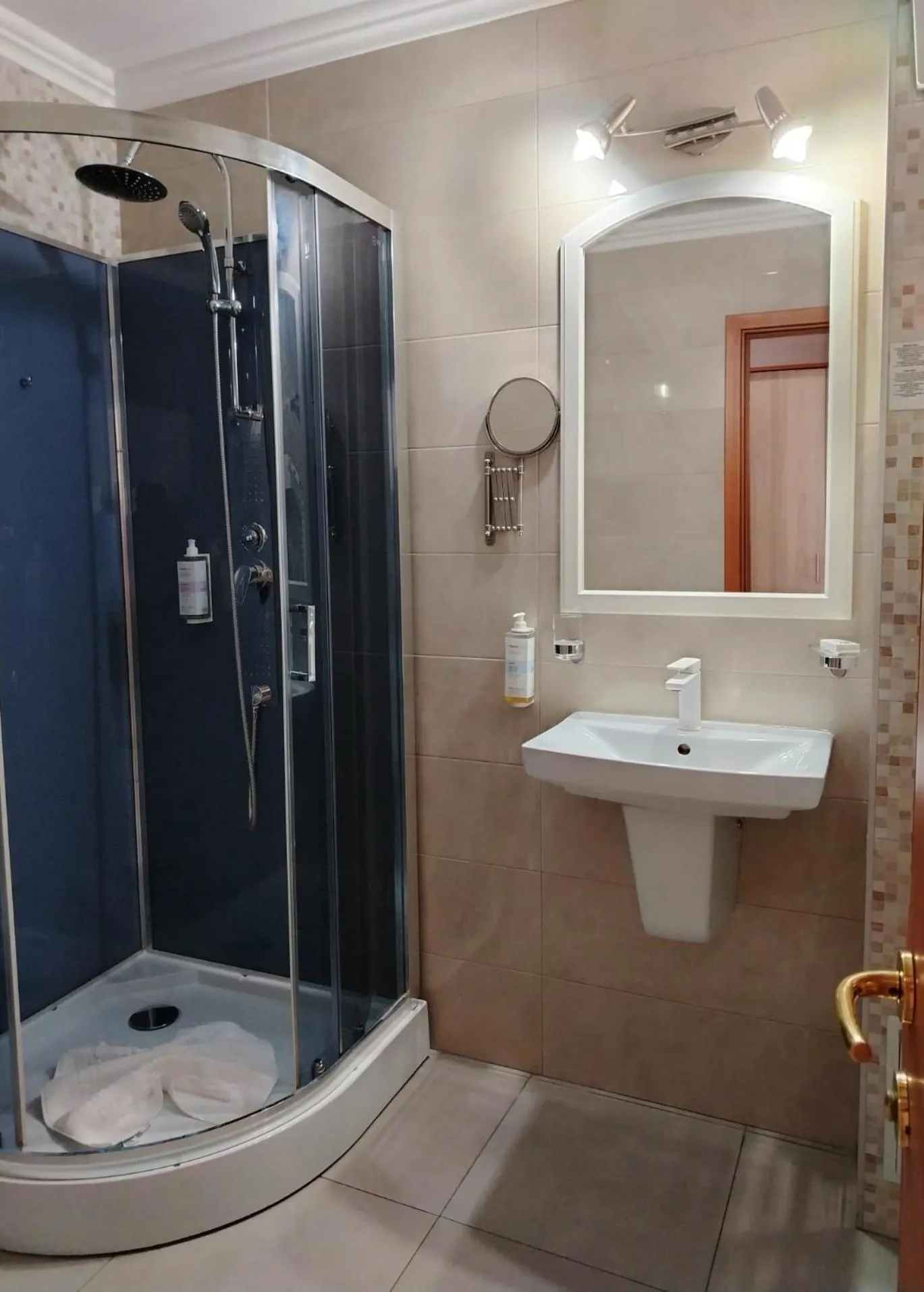 Shower in Hotel Bulevard Prestige