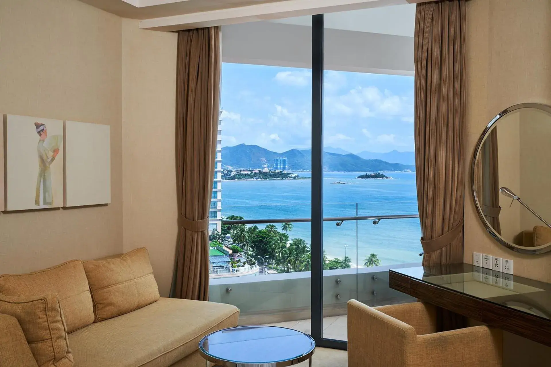 Premium Deluxe King, Larger Guest room, 1 King, Ocean view in Sheraton Nha Trang Hotel & Spa Premium Deluxe King, Larger Guest room, 1 King, Ocean view in Sheraton Nha Trang Hotel & Spa