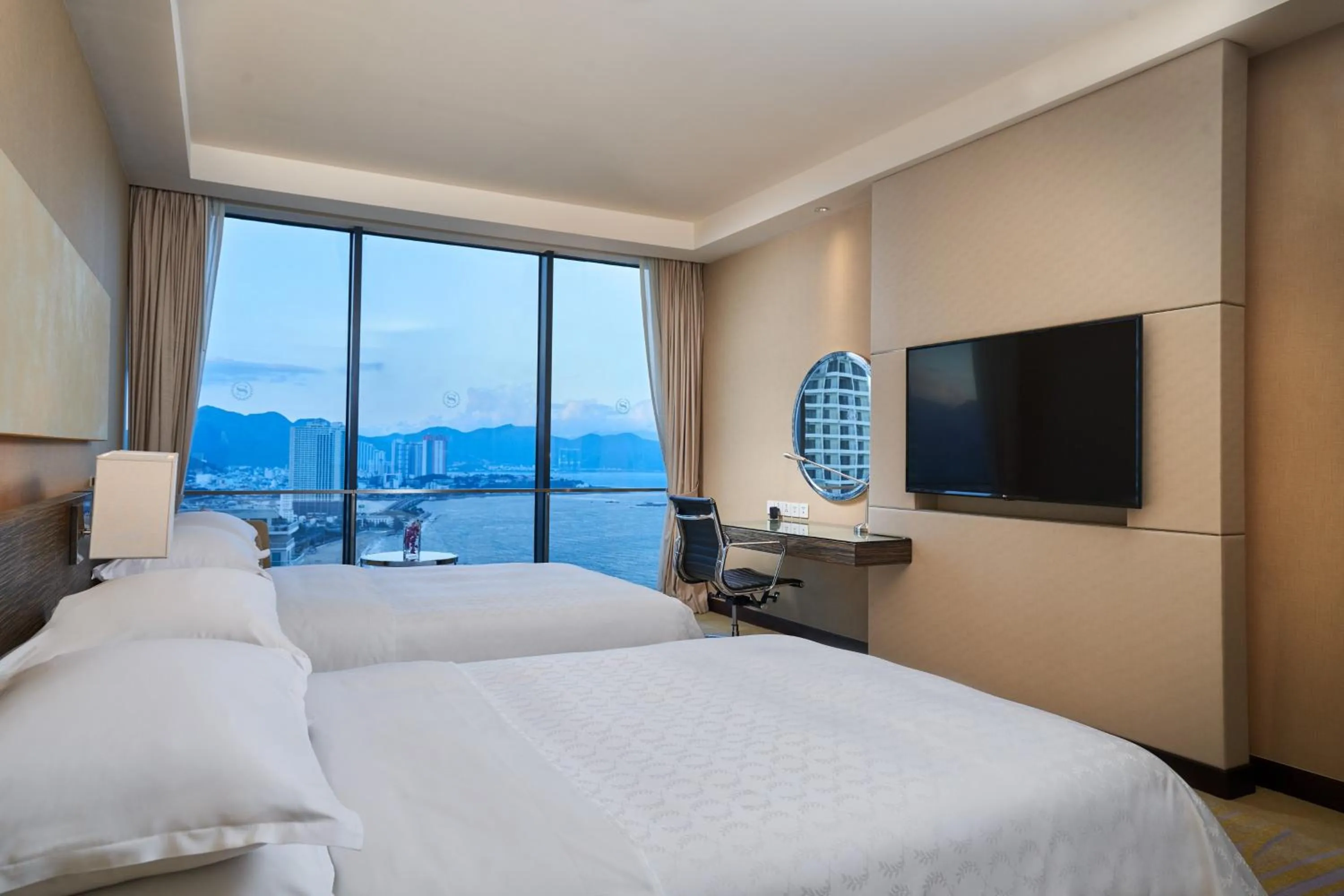 Bedroom, Bed in Sheraton Nha Trang Hotel & Spa