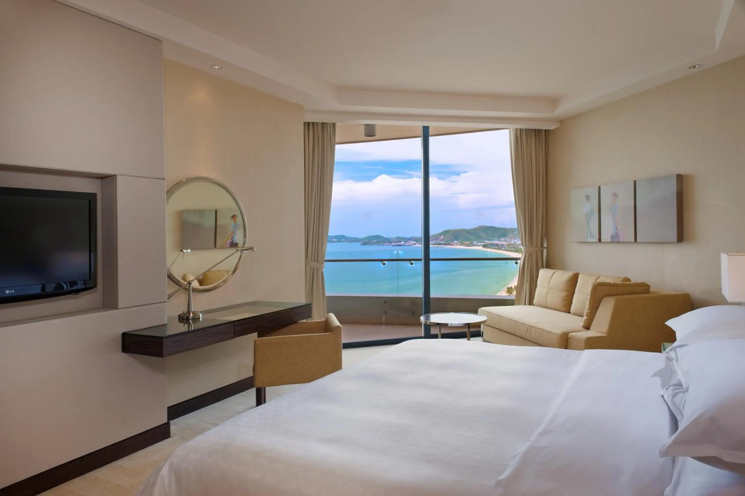 Club Premium King, Club lounge access, Larger Guest room in Sheraton Nha Trang Hotel & Spa Club Premium King, Club lounge access, Larger Guest room in Sheraton Nha Trang Hotel & Spa