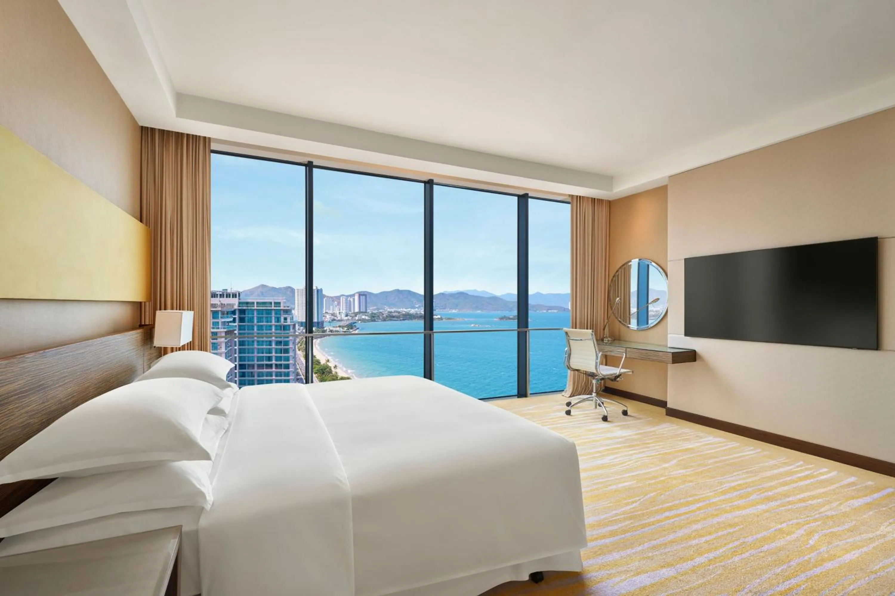 Bedroom, Bed in Sheraton Nha Trang Hotel & Spa