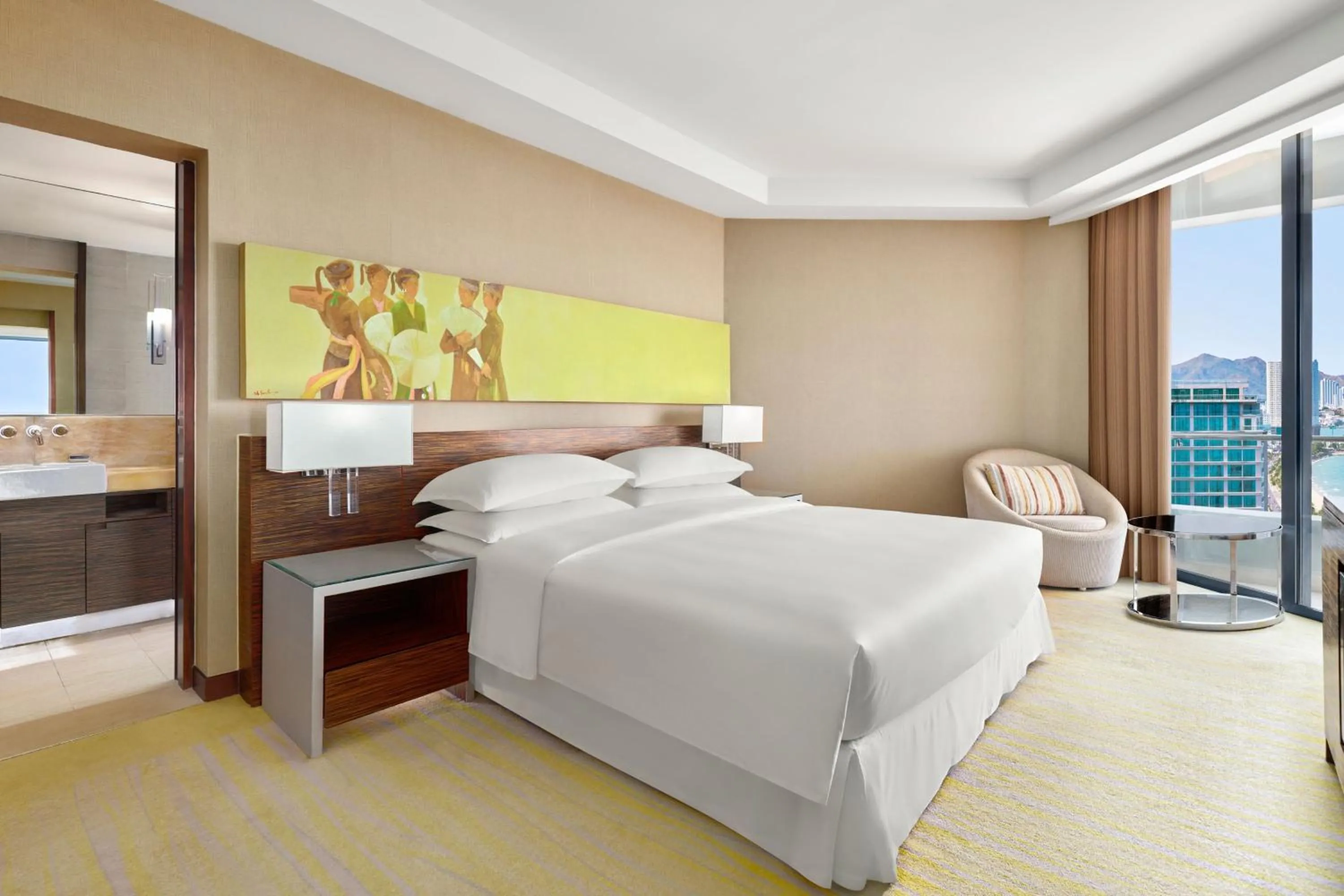 Bedroom, Bed in Sheraton Nha Trang Hotel & Spa