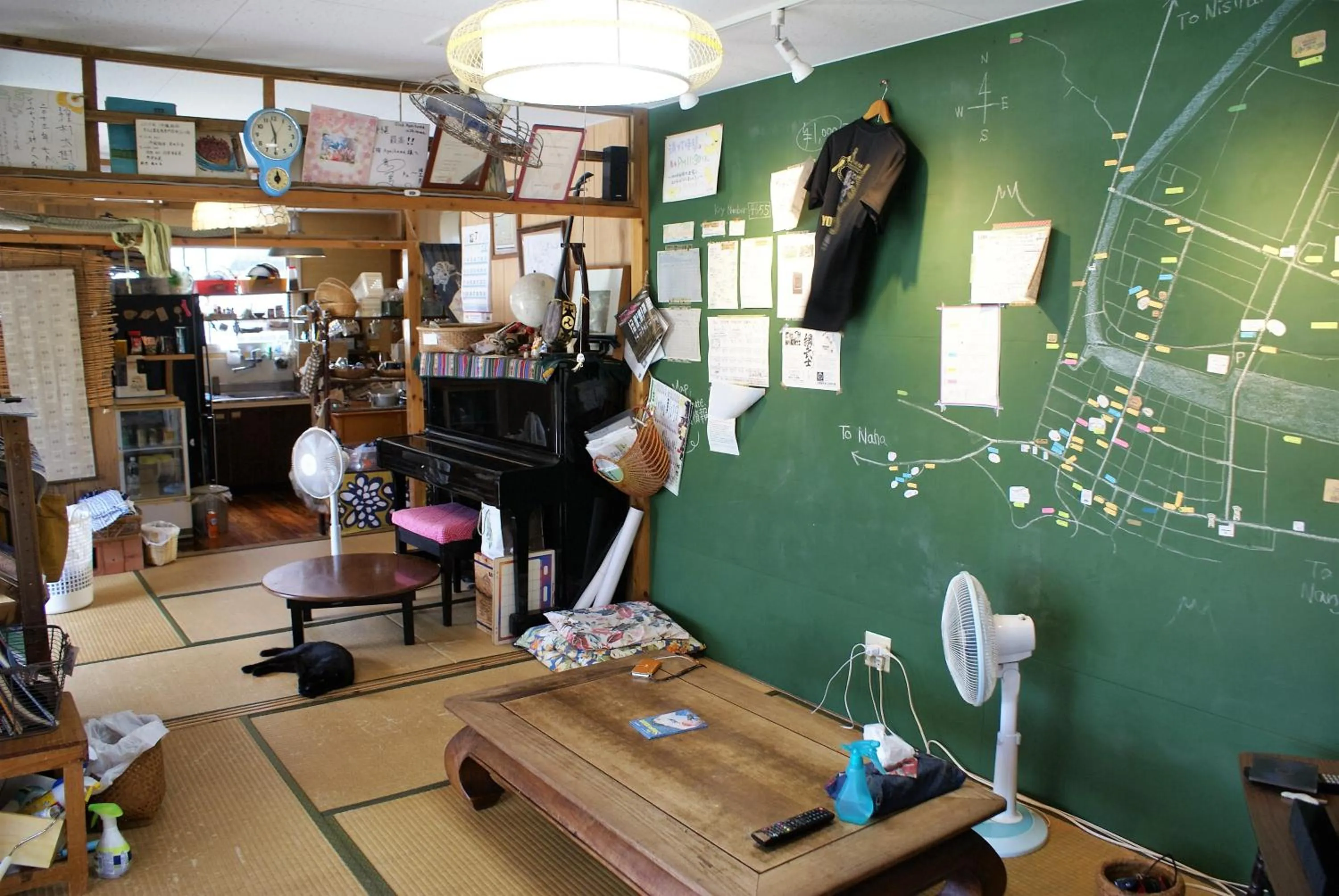 Communal lounge/ TV room in Minshuku Agaihama