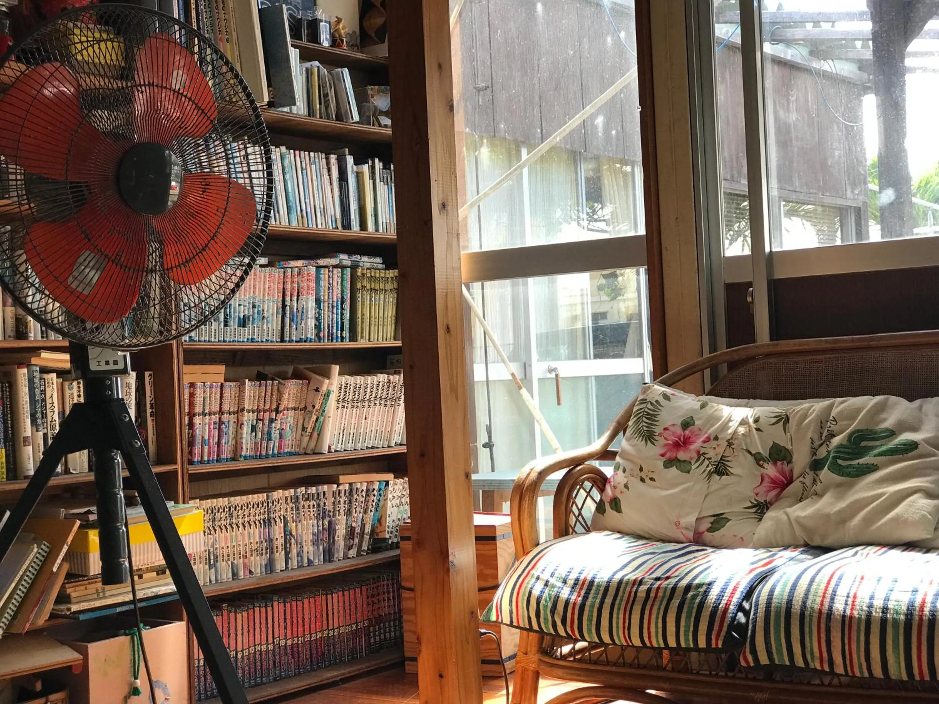 Communal lounge/ TV room in Minshuku Agaihama