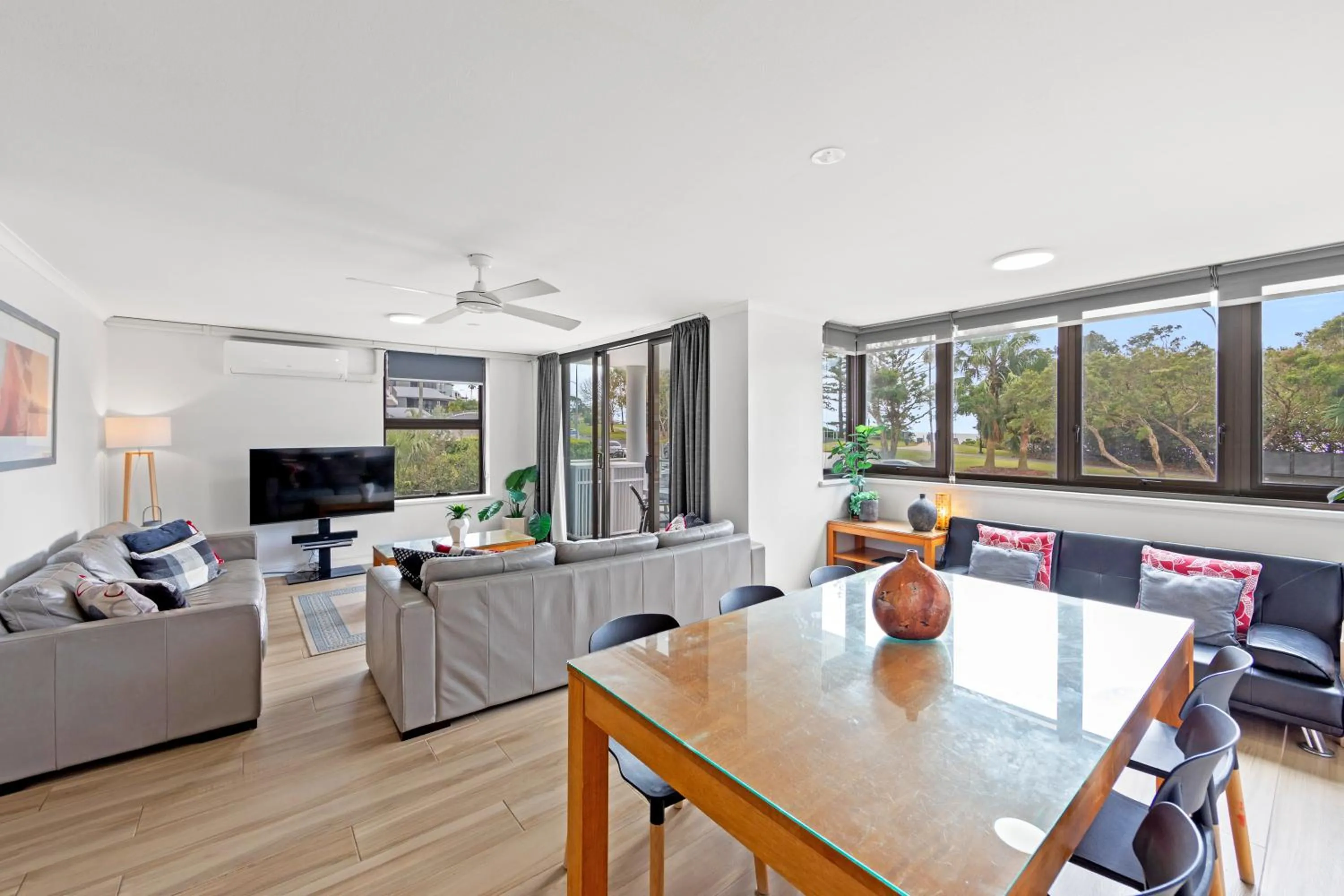 Living room in Windward Apartments