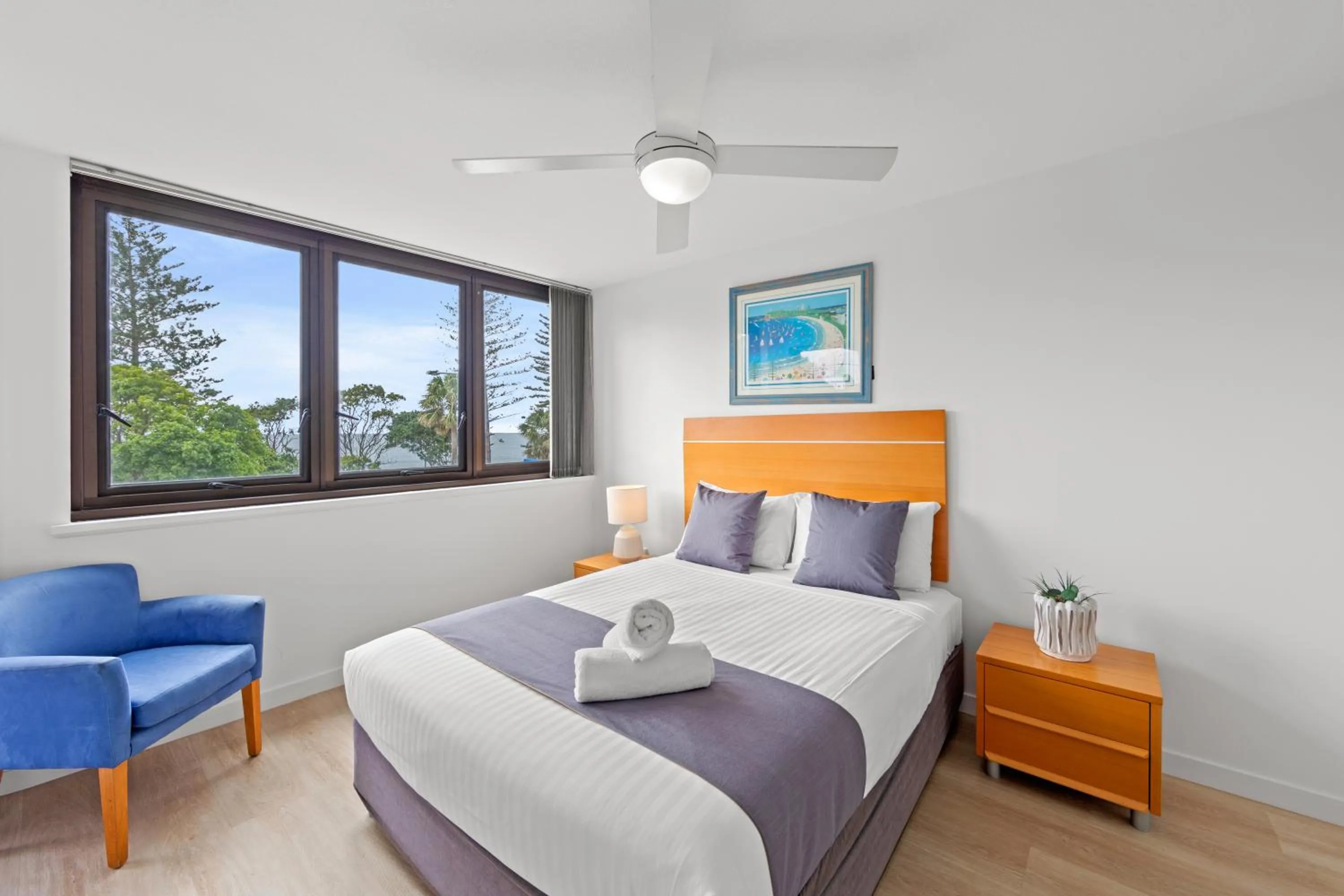 Bed in Windward Apartments