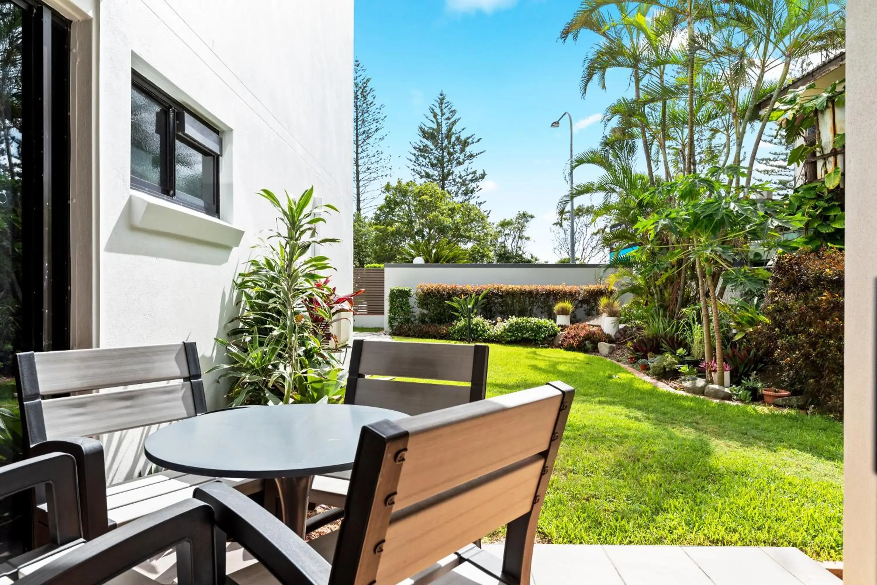 Two-Bedroom Apartment - Split Level in Windward Apartments Two-Bedroom Apartment - Split Level in Windward Apartments