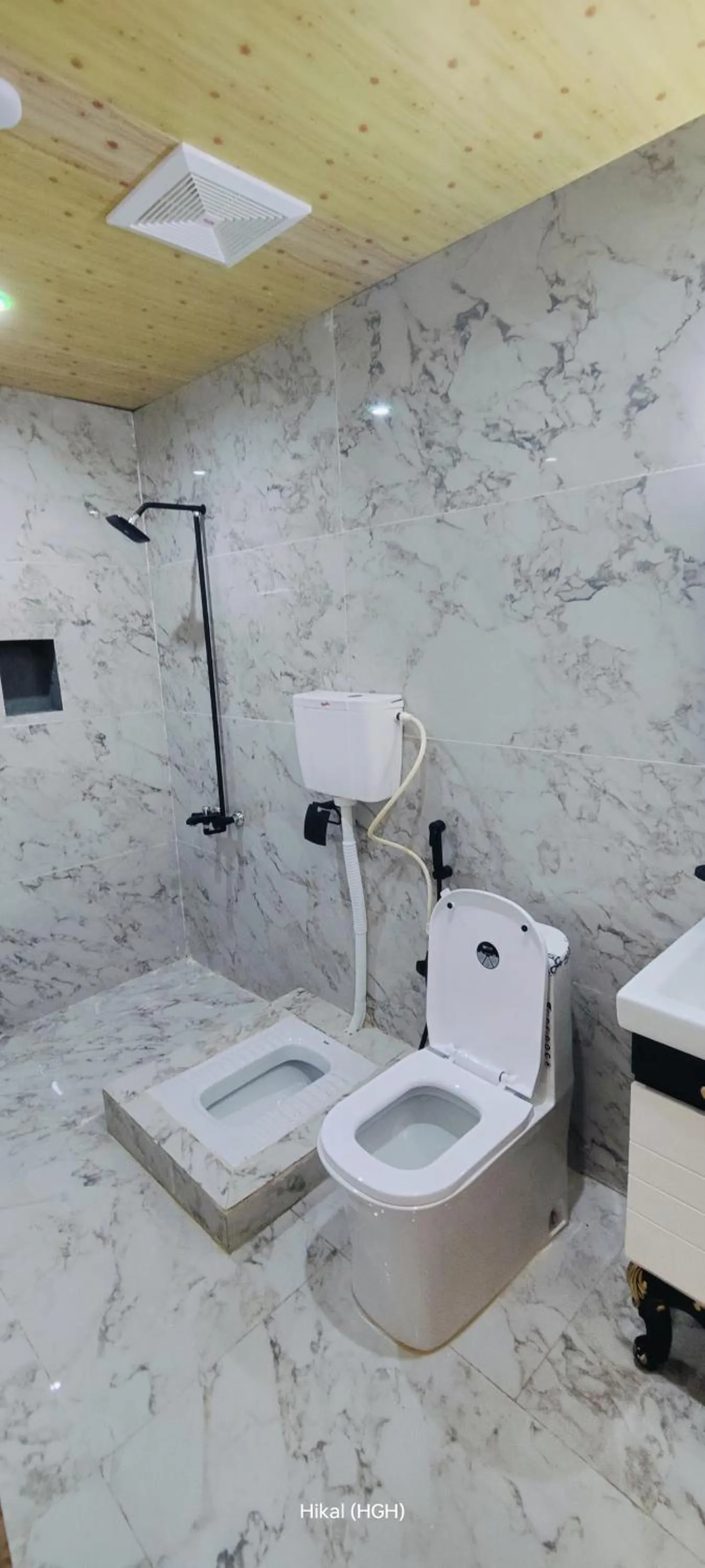 Toilet in Hikal Guest House