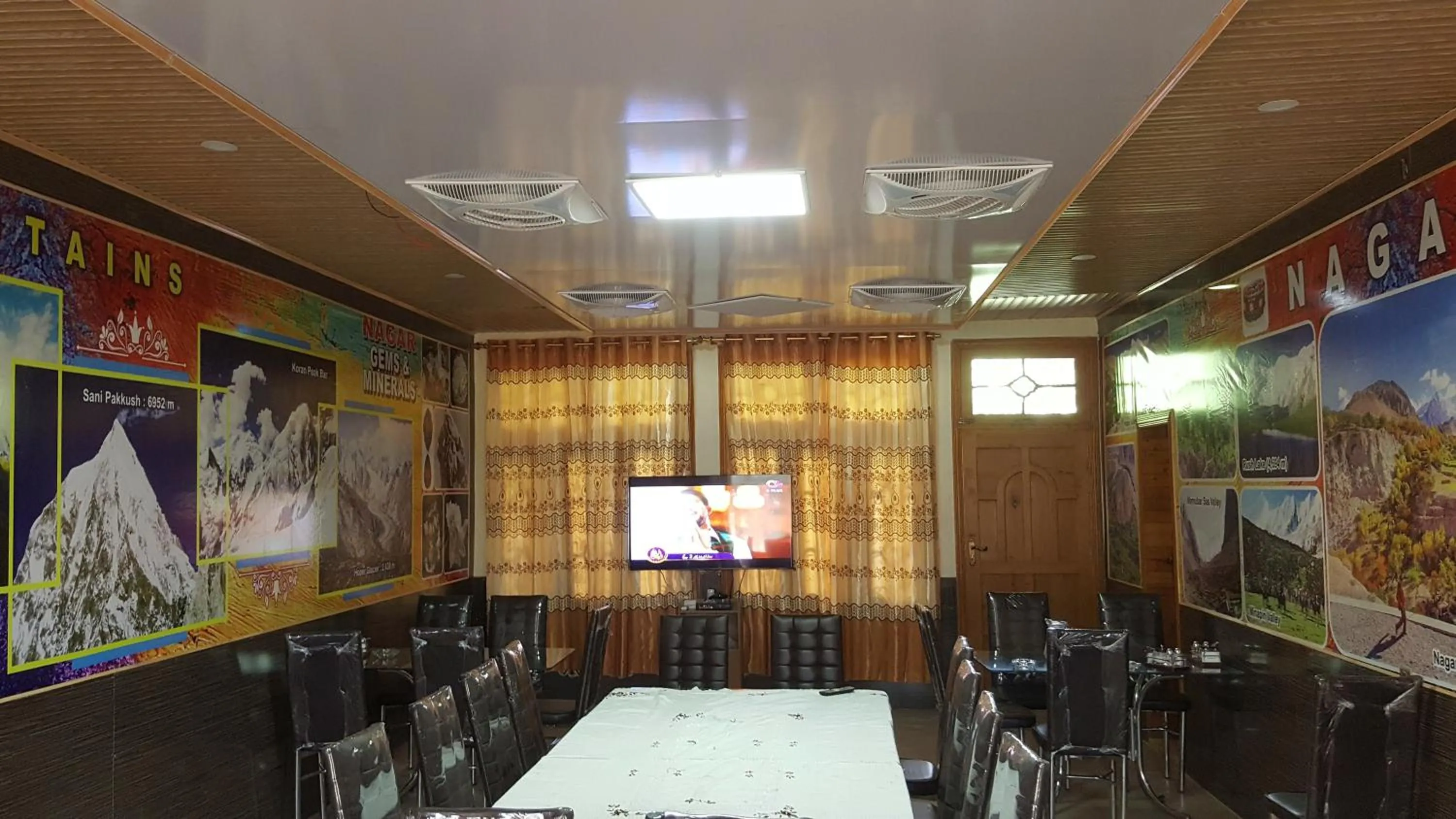 Restaurant/places to eat in Hikal Guest House
