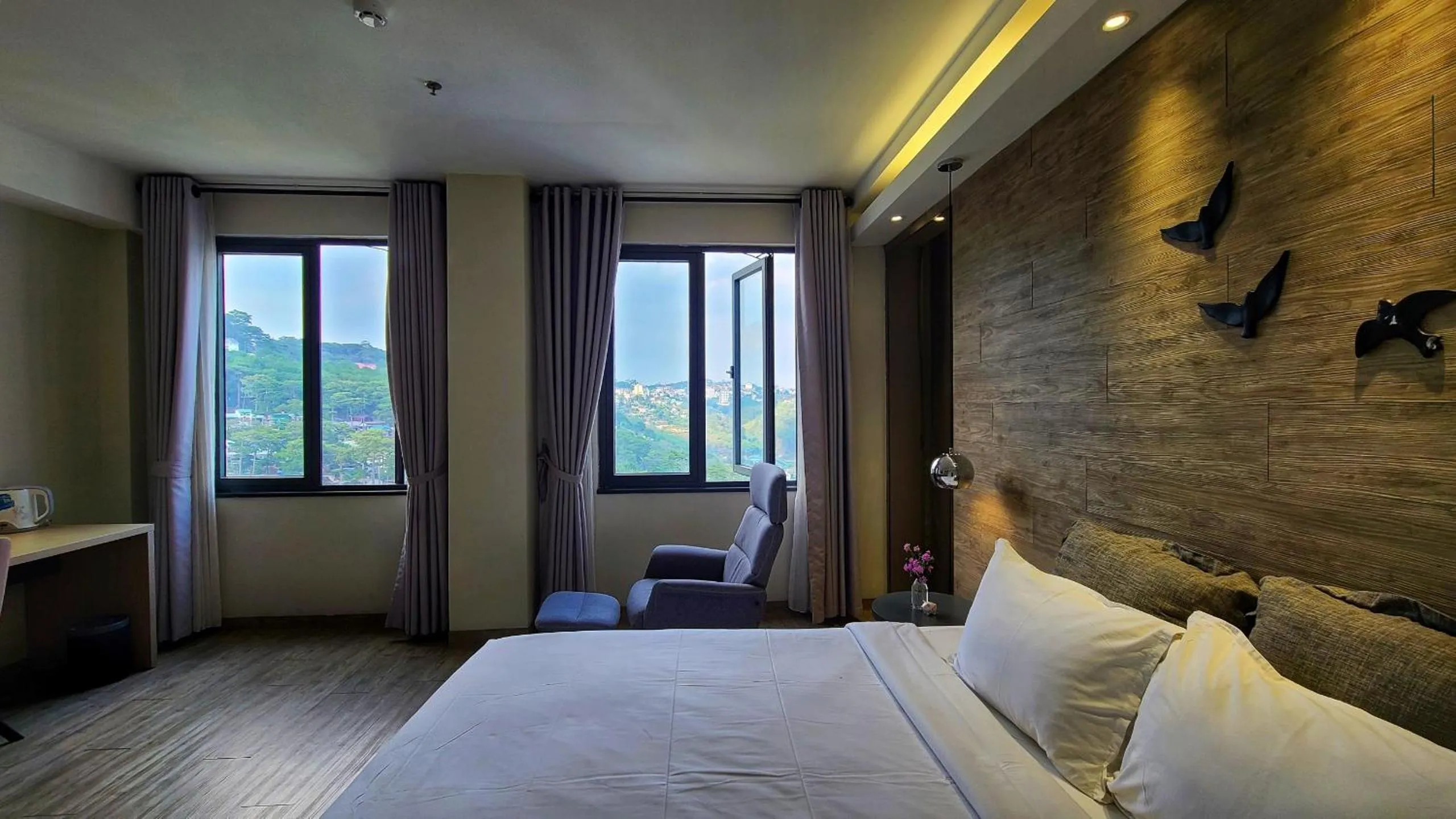Bed in The Luxe Da Lat