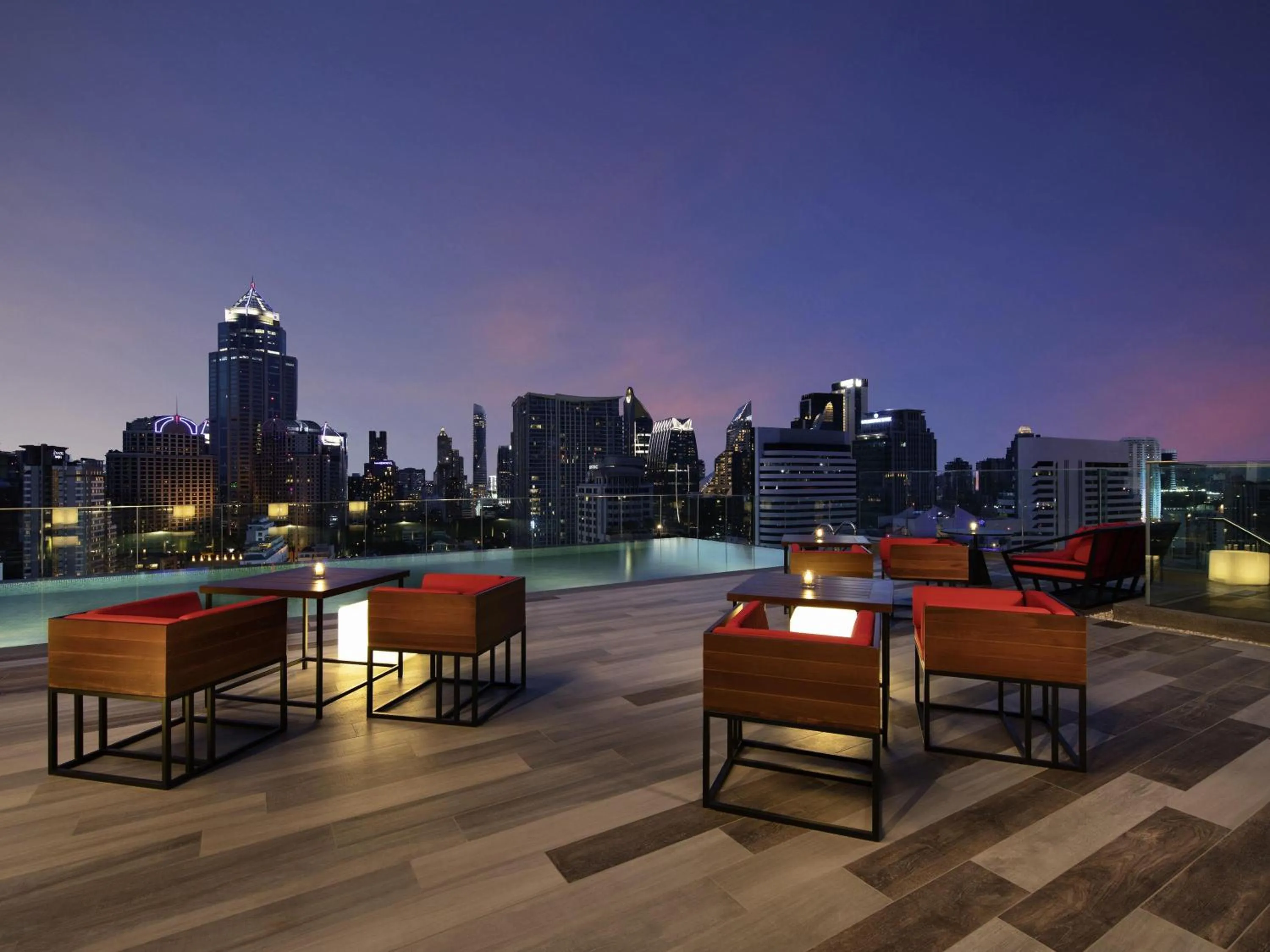 Lounge or bar in Novotel Bangkok Sukhumvit 4
