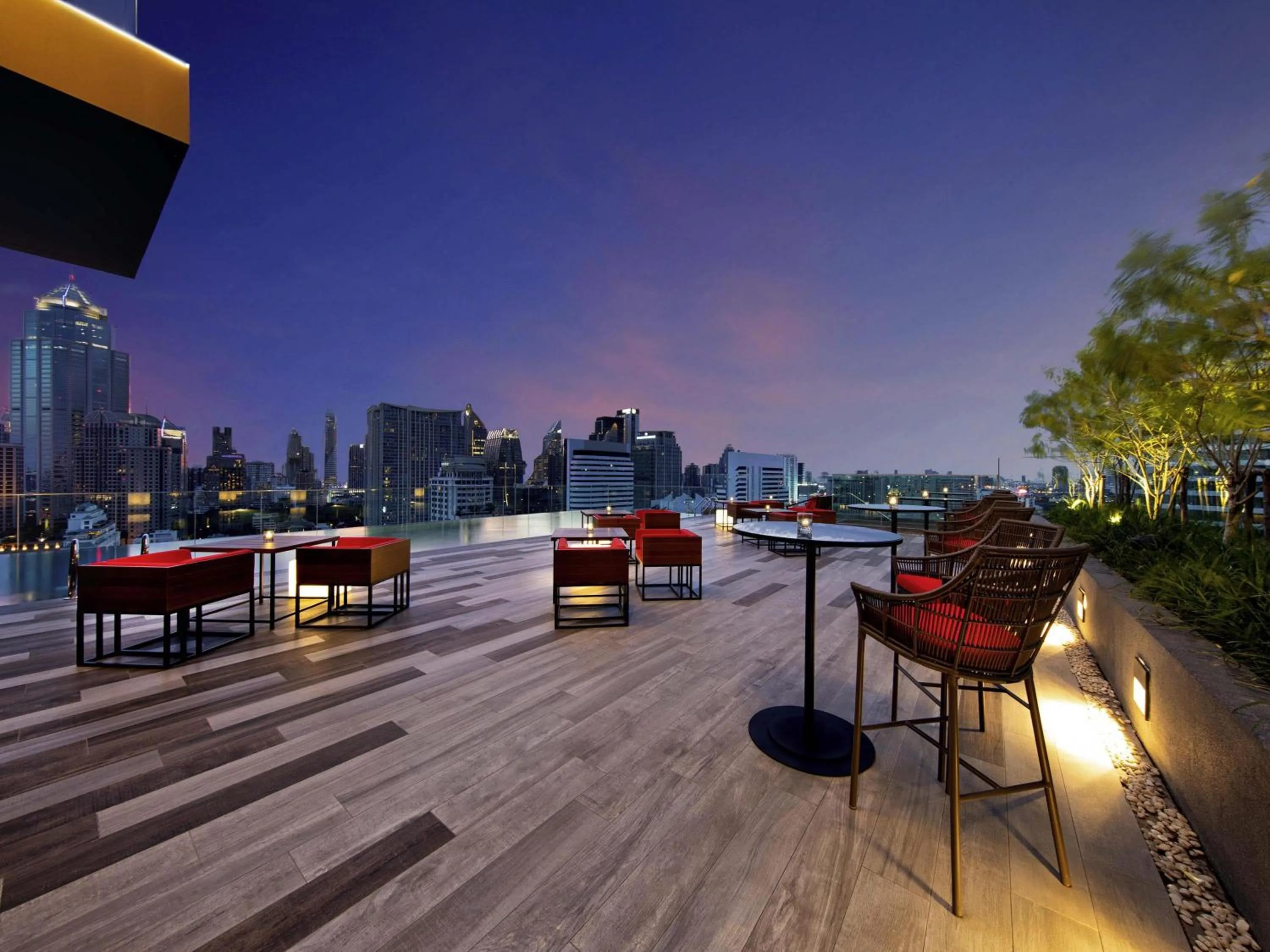 Lounge or bar in Novotel Bangkok Sukhumvit 4