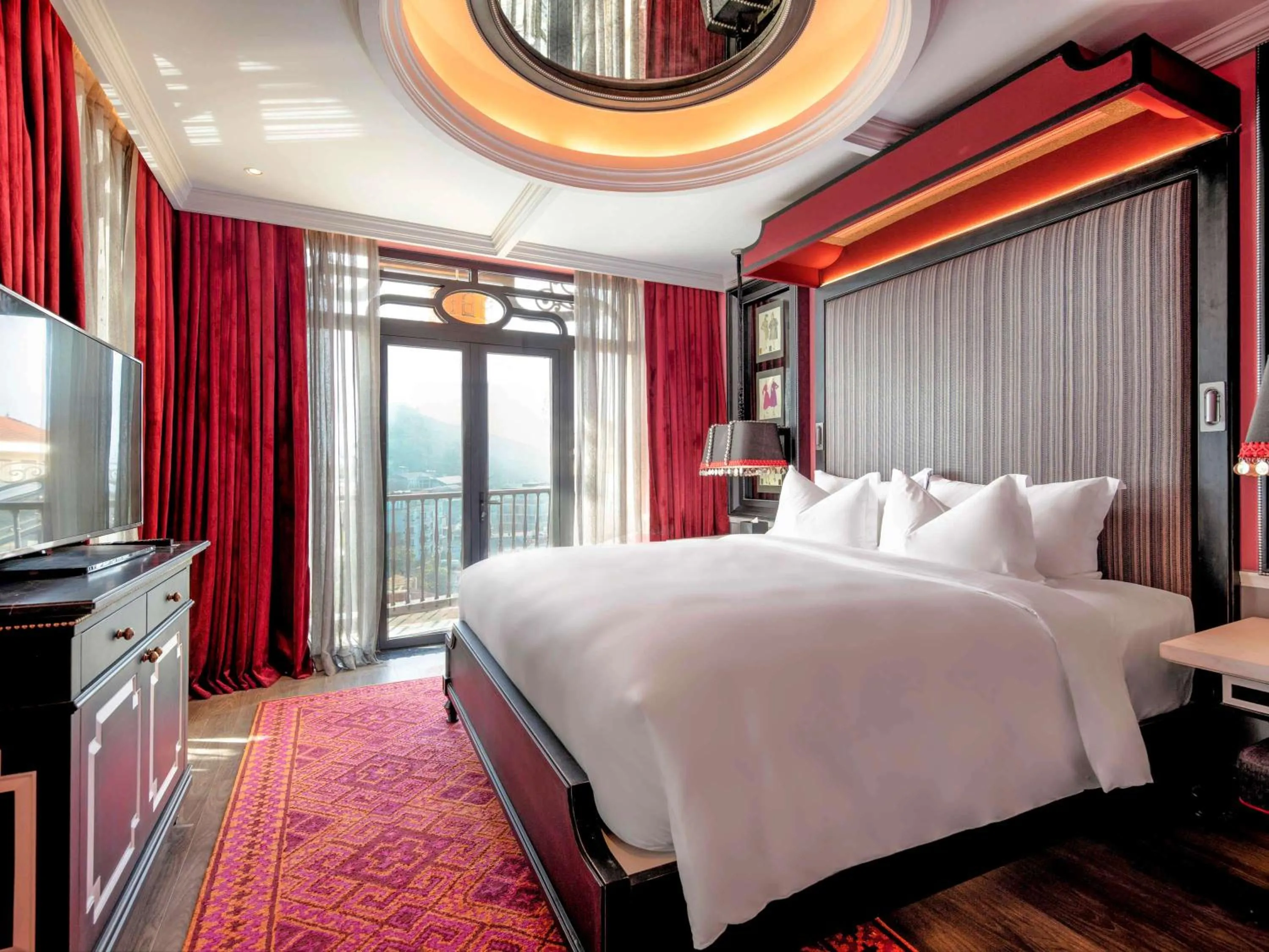 Photo of the whole room, Bed in Hotel de la Coupole - MGallery