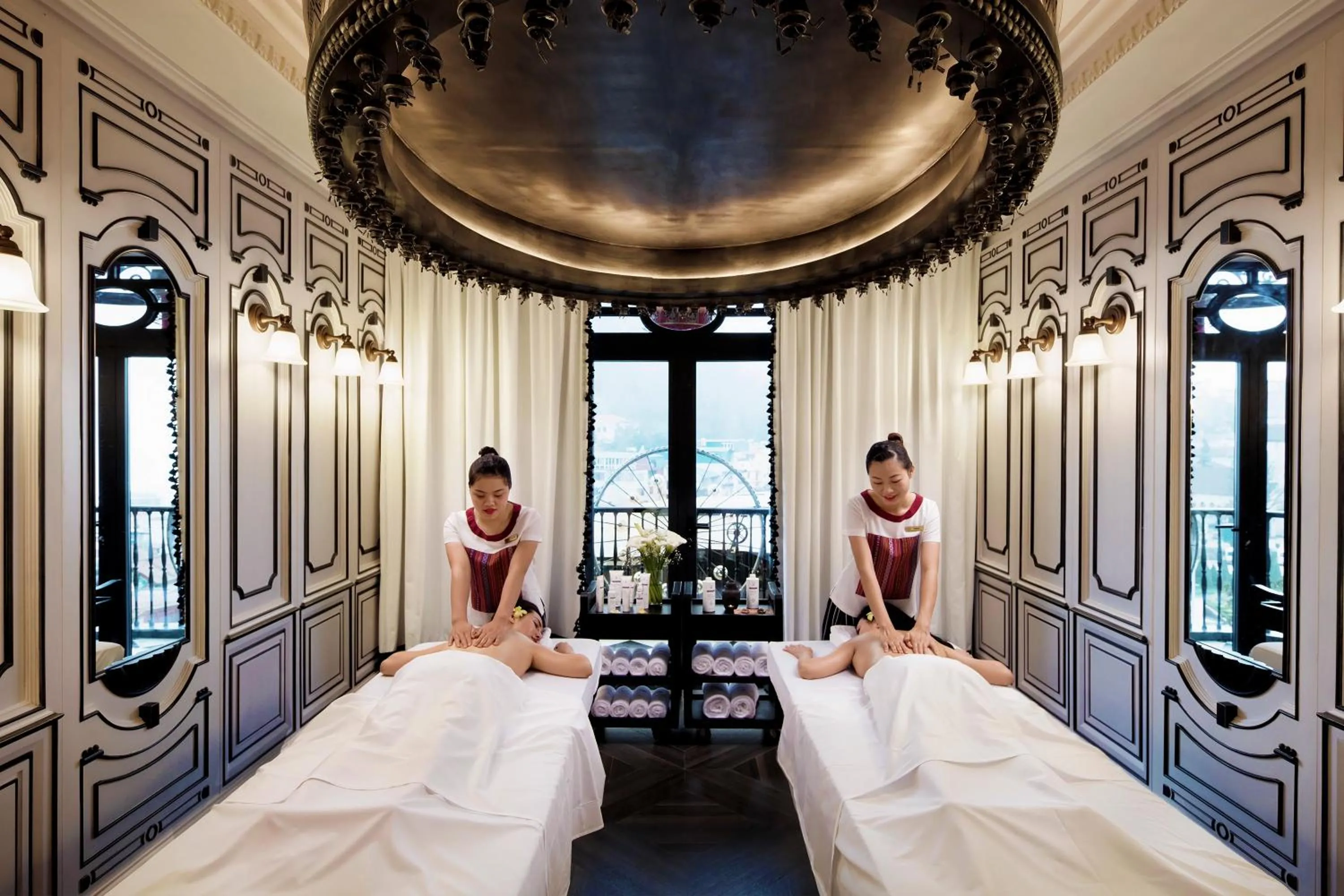 Massage, Bed in Hotel de la Coupole - MGallery