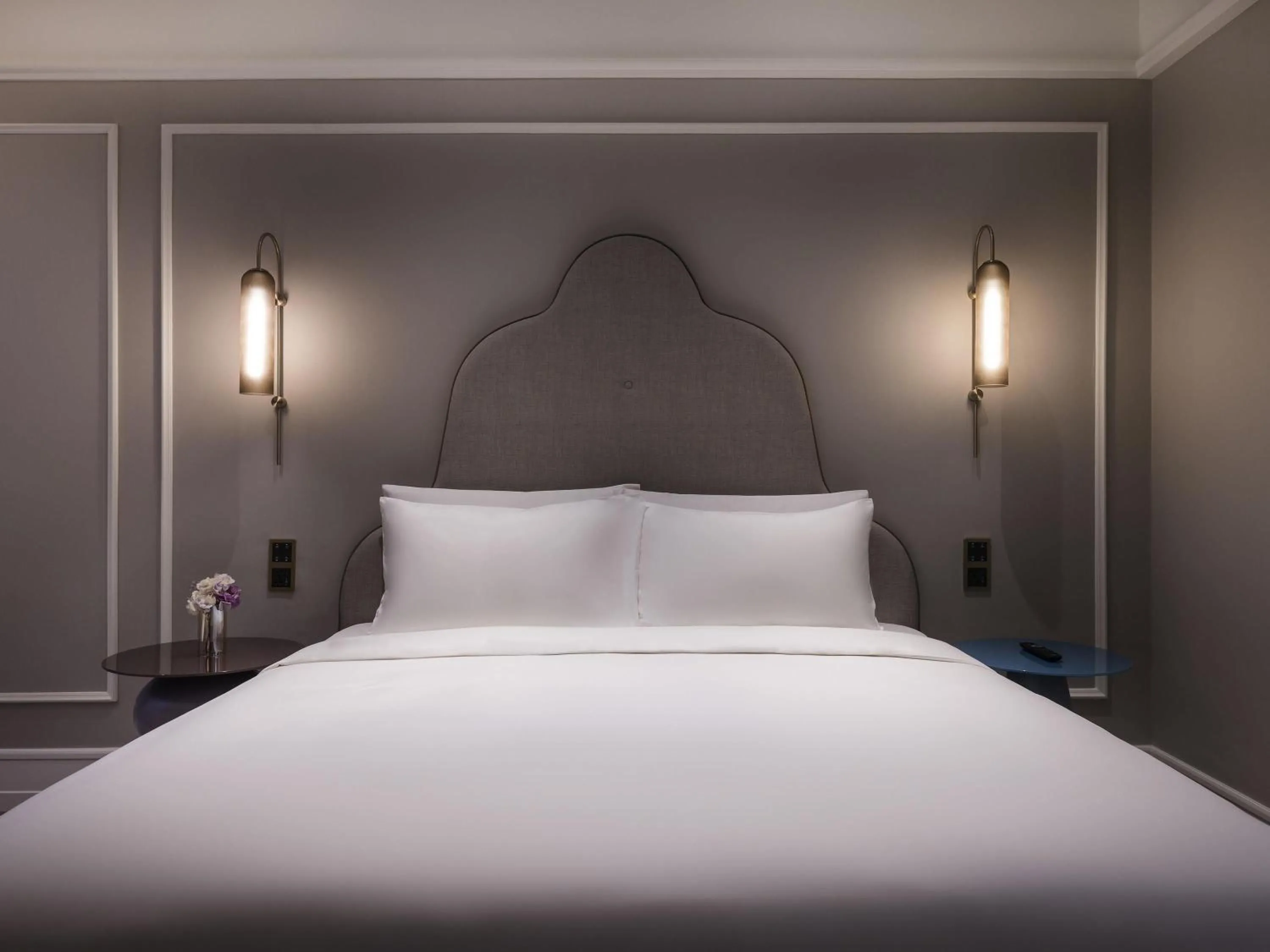 Bedroom, Bed in Mercure Shanghai Yu Garden On the Bund - 5 mins taxi to Nanjing Road and Bund