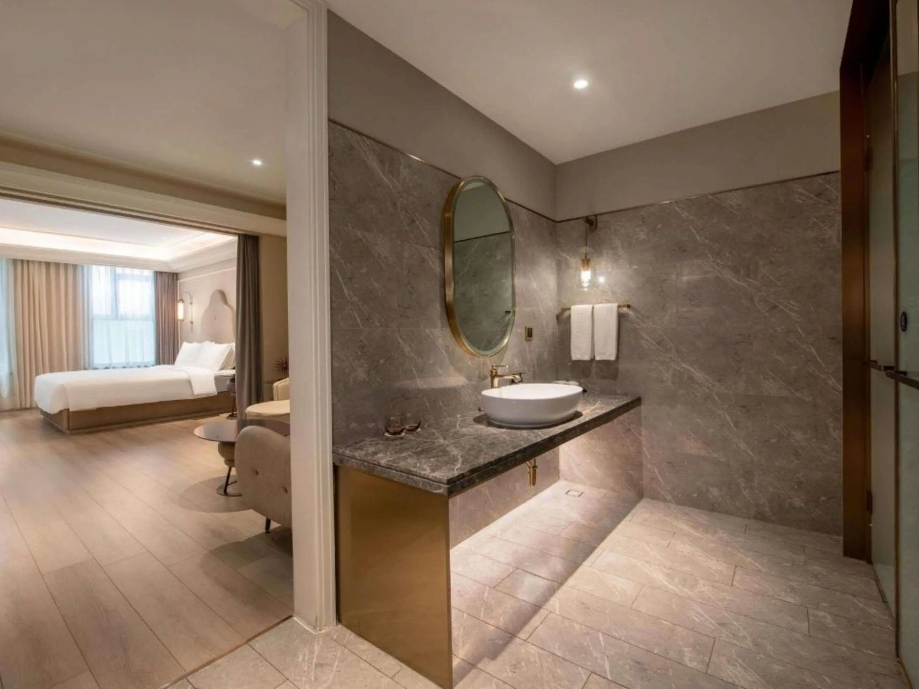 Bedroom, Bed in Mercure Shanghai Yu Garden On the Bund - 5 mins taxi to Nanjing Road and Bund