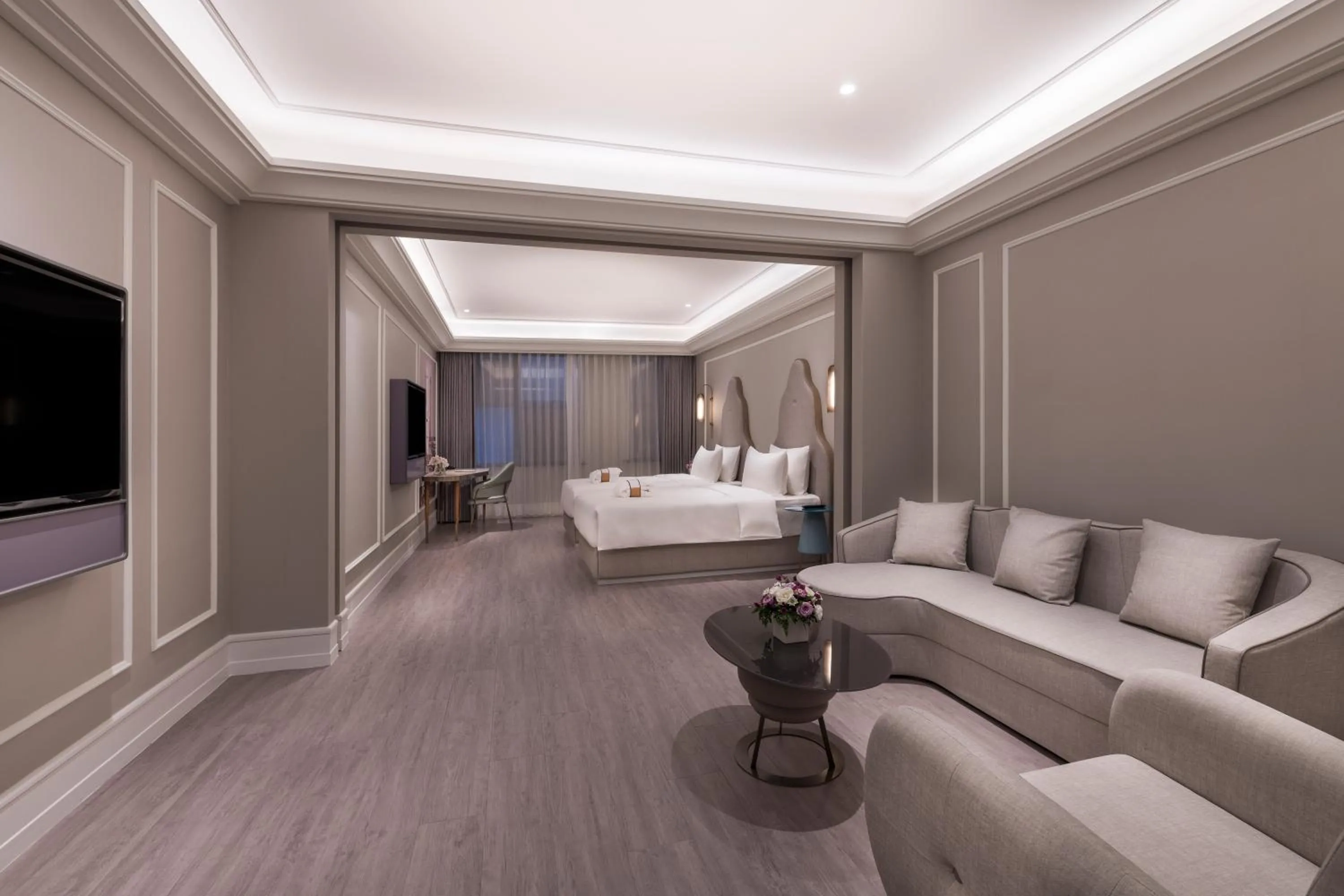 Bed in Mercure Shanghai Yu Garden On the Bund - 5 mins taxi to Nanjing Road and Bund