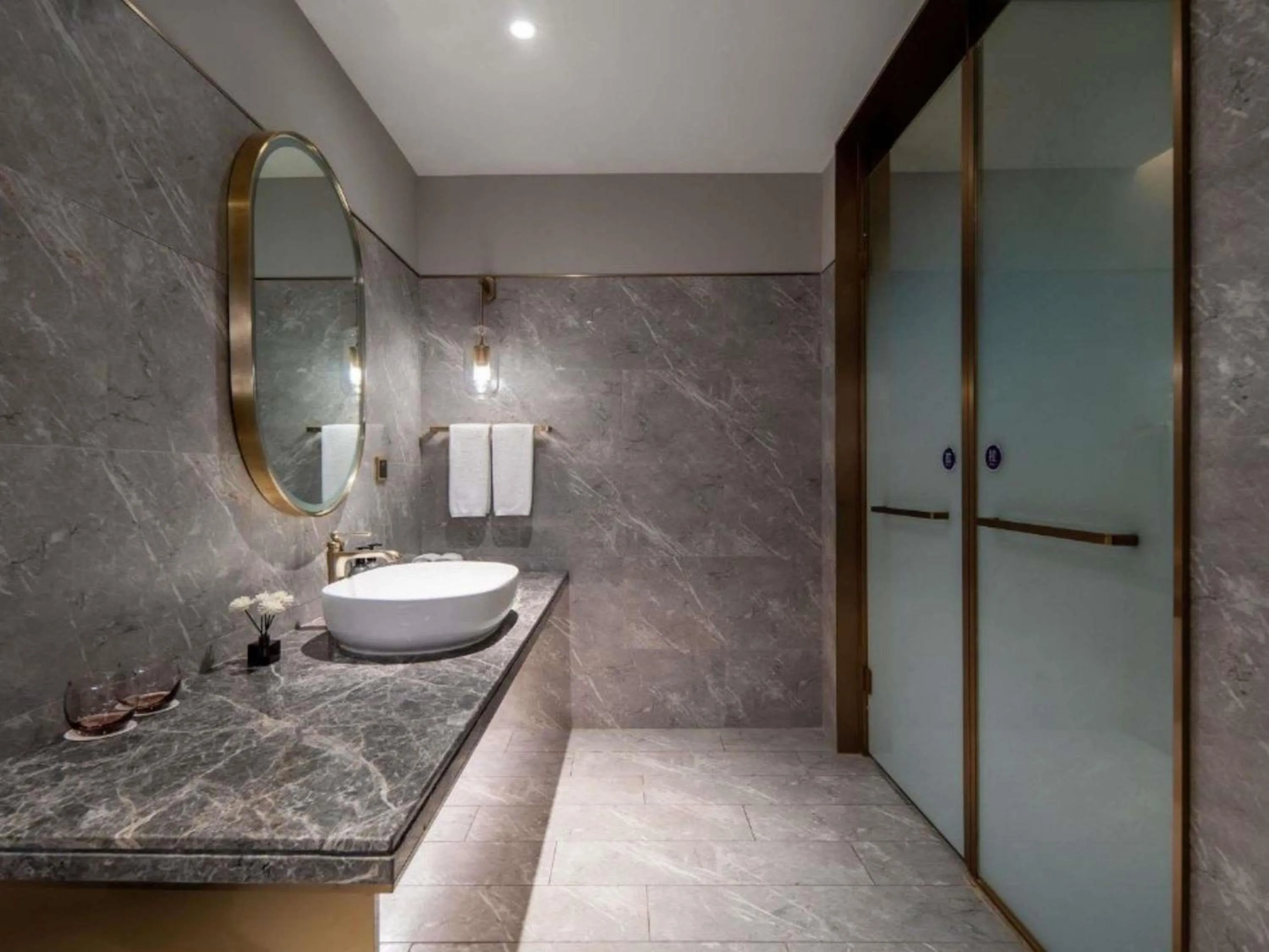 Bedroom in Mercure Shanghai Yu Garden On the Bund - 5 mins taxi to Nanjing Road and Bund