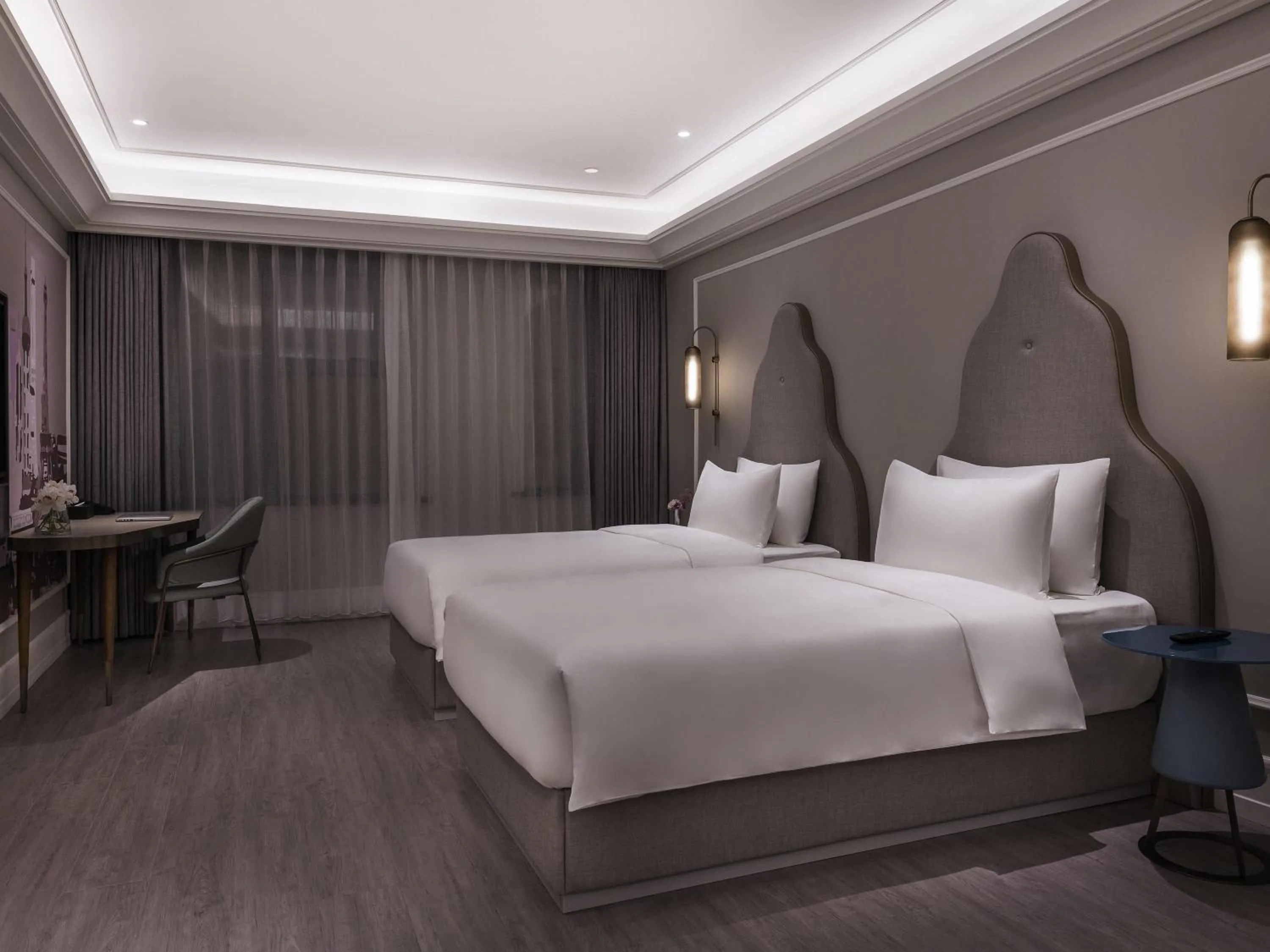 Bedroom, Bed in Mercure Shanghai Yu Garden On the Bund - 5 mins taxi to Nanjing Road and Bund