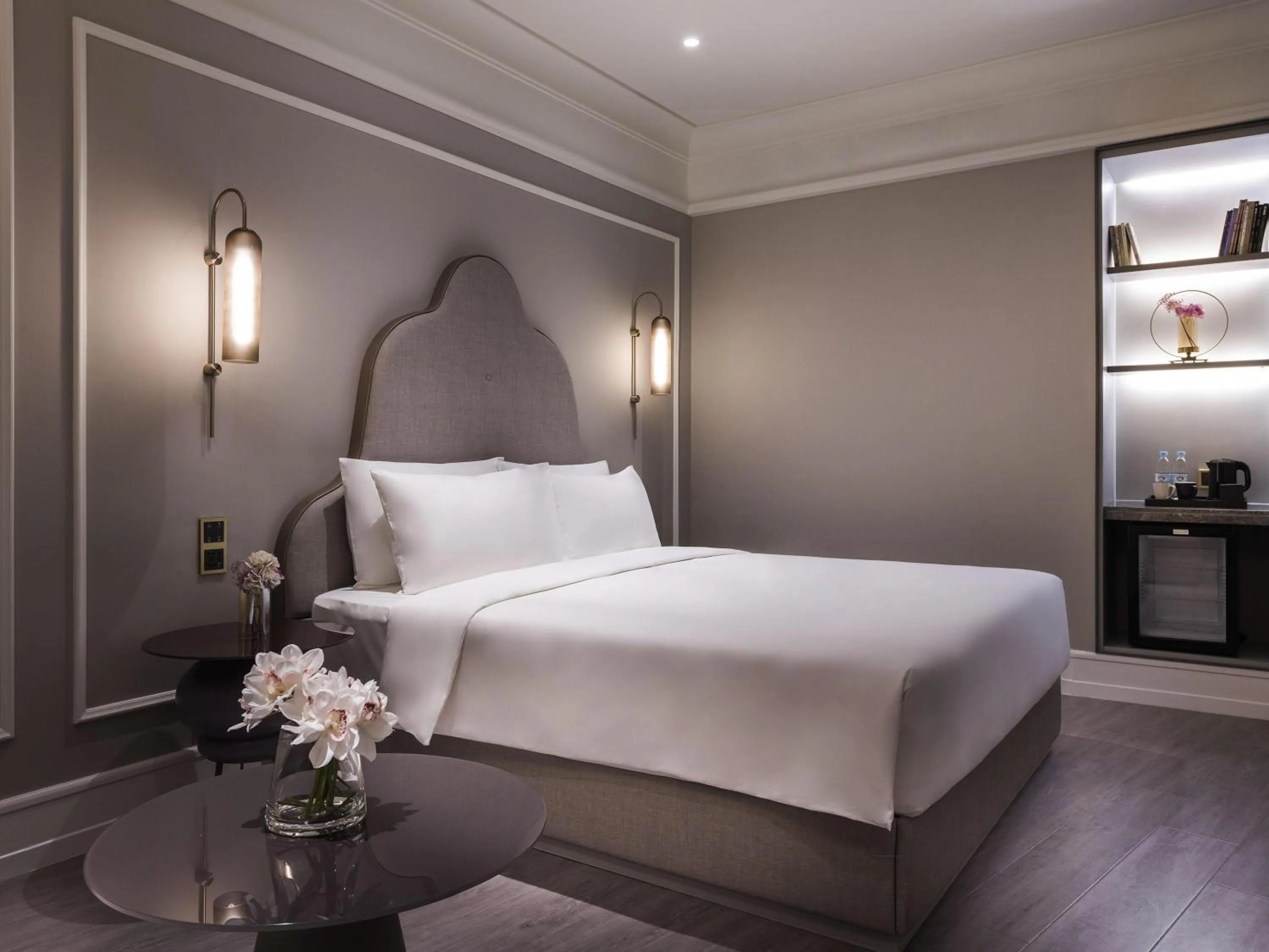 Bedroom, Bed in Mercure Shanghai Yu Garden On the Bund - 5 mins taxi to Nanjing Road and Bund