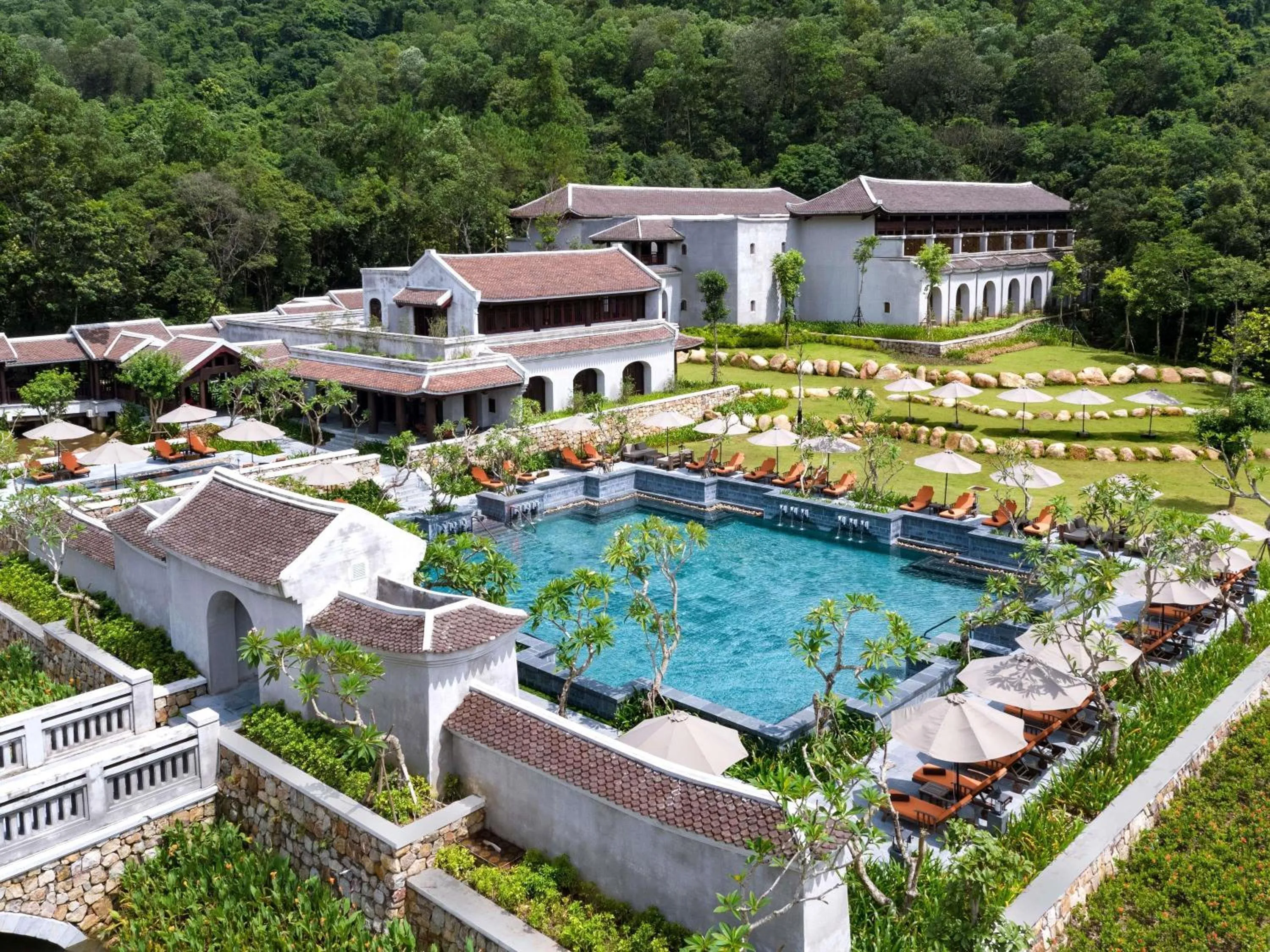 Pool view in Legacy Yen Tu - MGallery