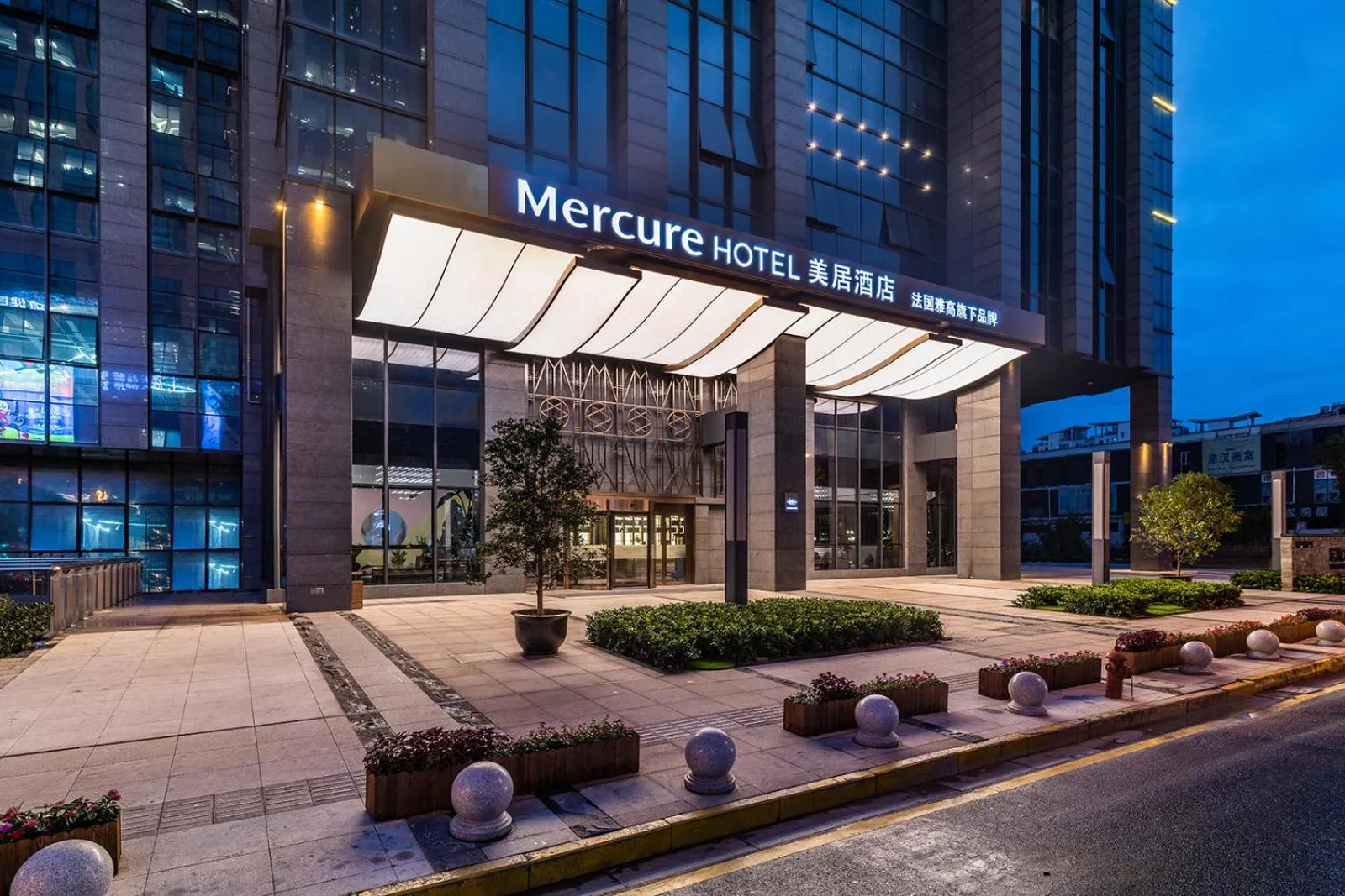 Facade/entrance in Mercure Suzhou Jinji Lake