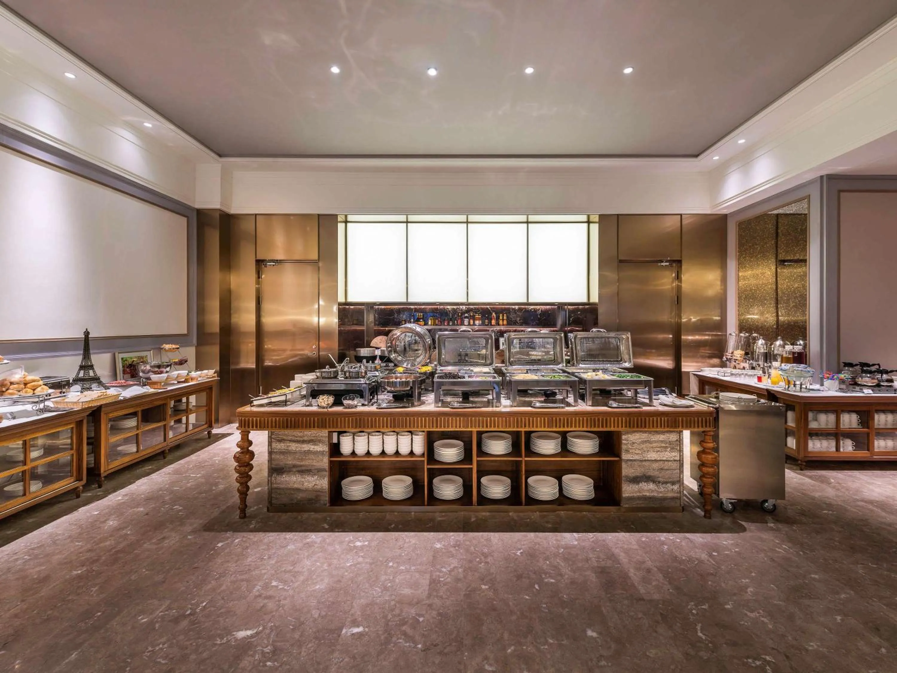 Restaurant/places to eat in Mercure Suzhou Jinji Lake